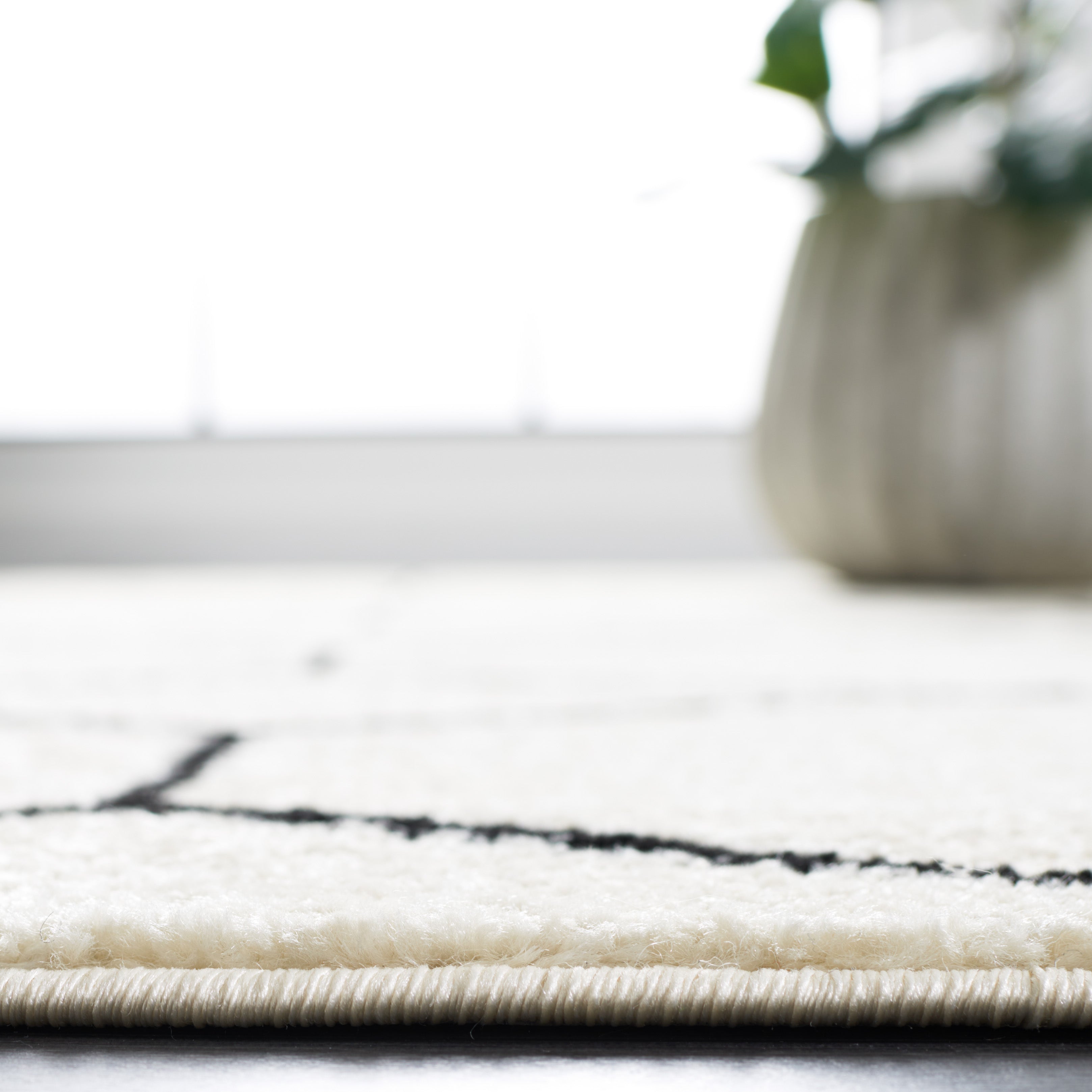 IVORY / BLACK