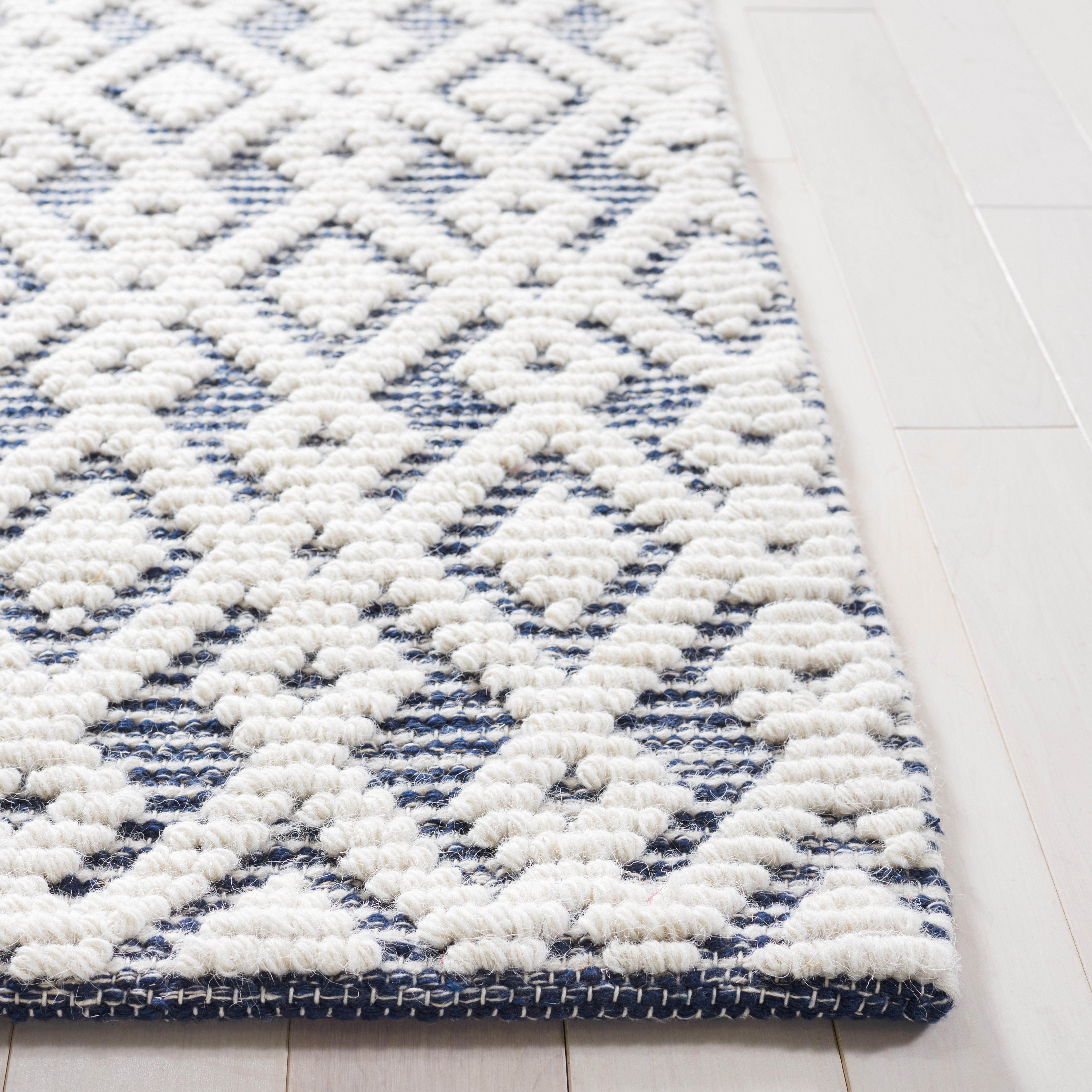 IVORY / NAVY