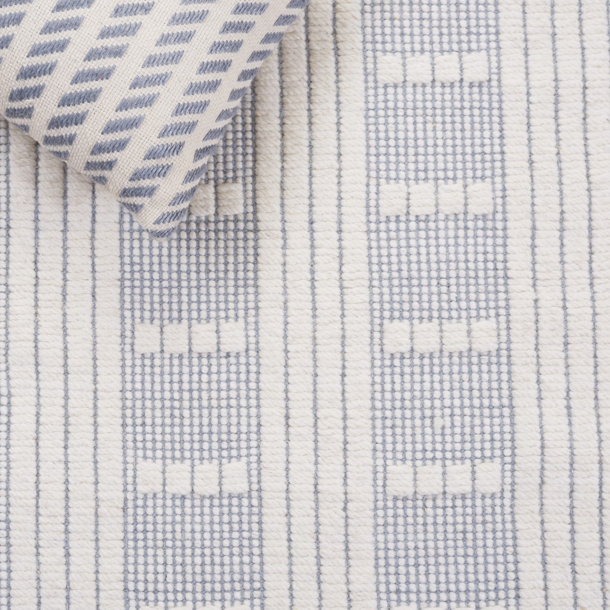LIGHT BLUE / IVORY