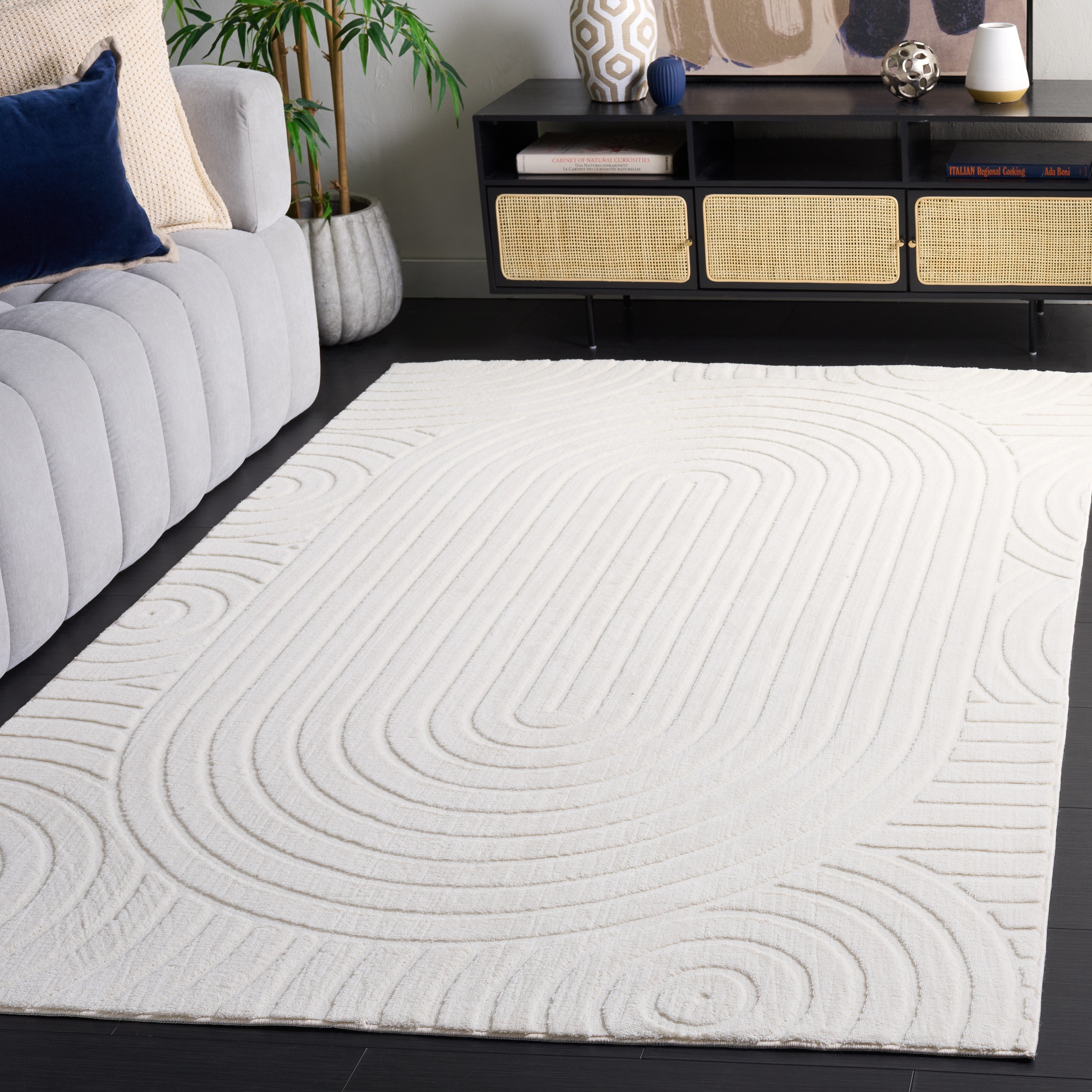 VERSAILLIES 661 – IVORY