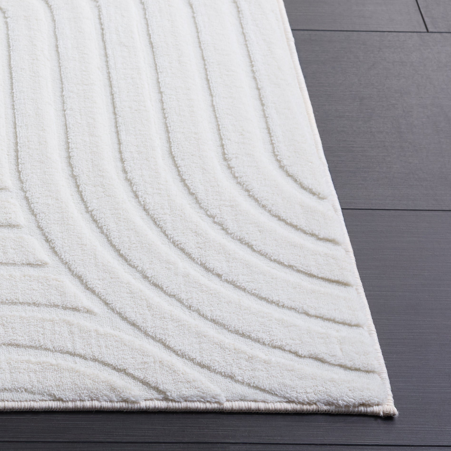 VERSAILLIES 662 – IVORY