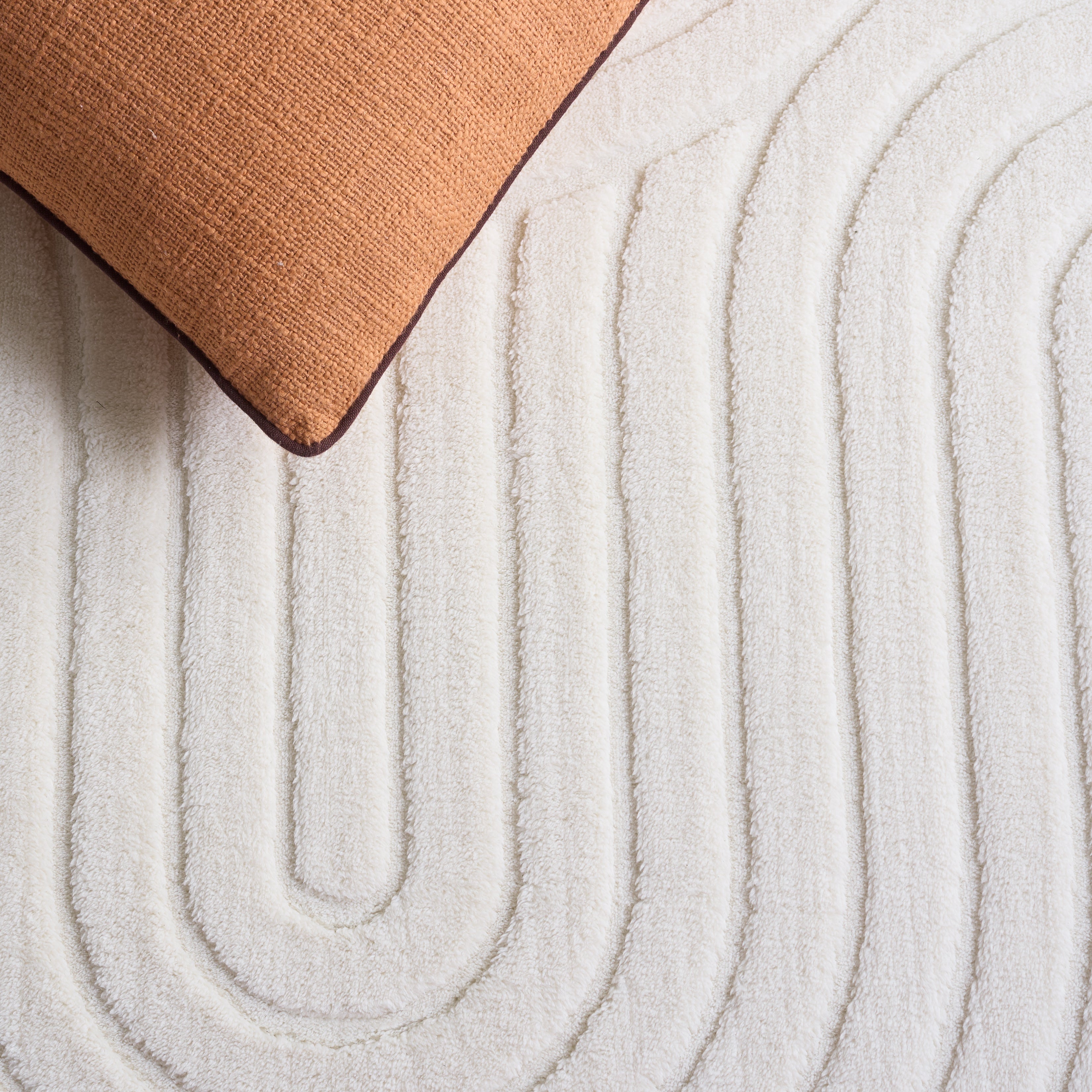 VERSAILLIES 662 – IVORY