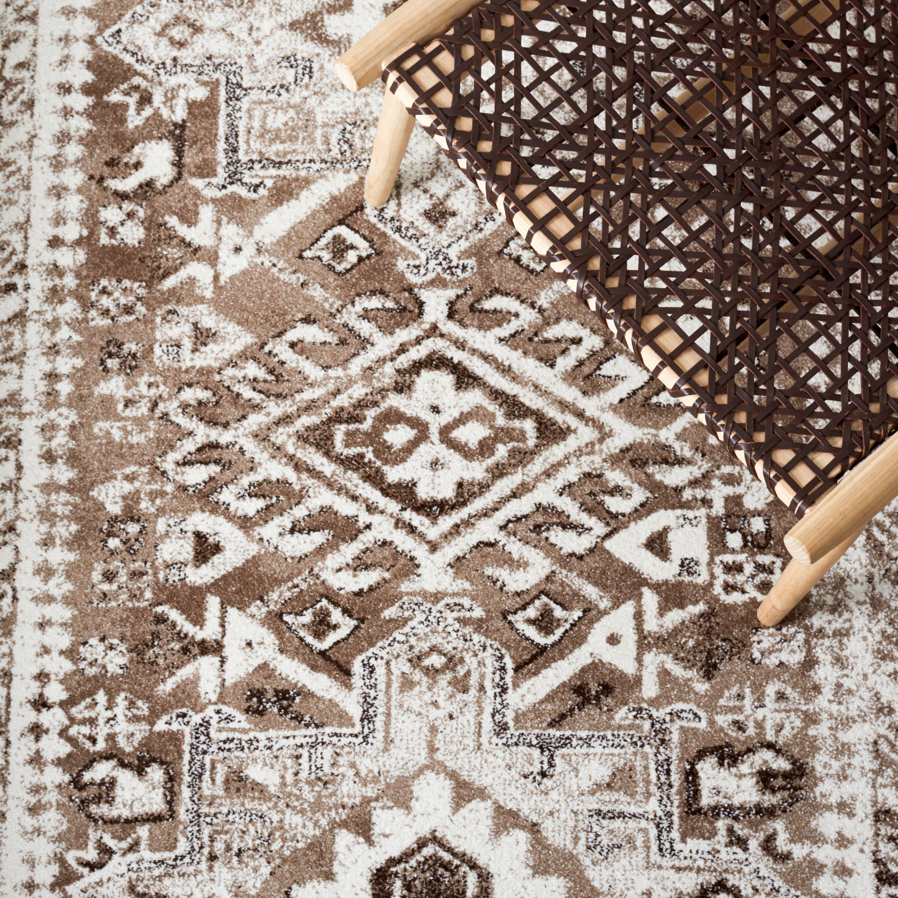 BROWN / IVORY