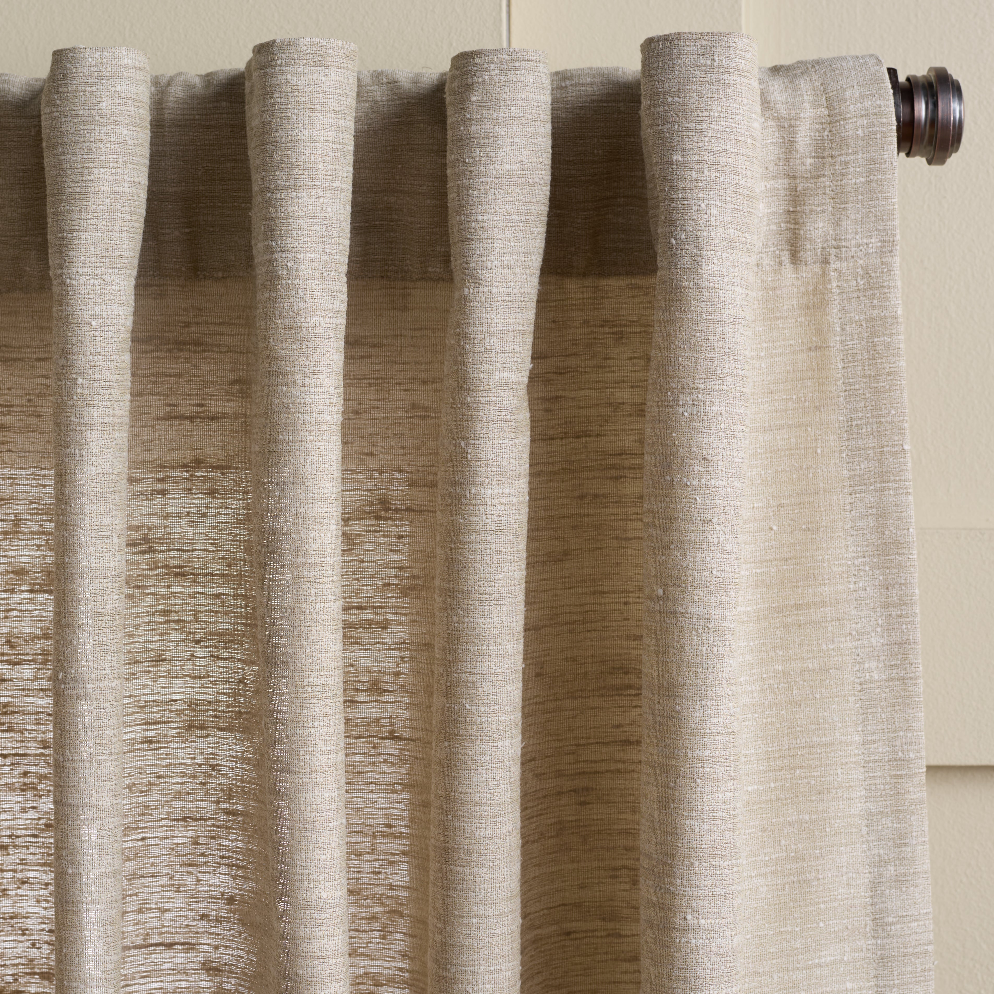 LIGHT TAUPE