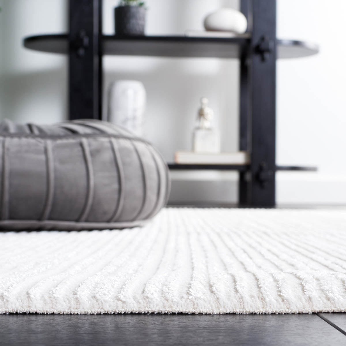 Safavieh Whisper 565 Rug, WHS565 - Ivory / Ivory