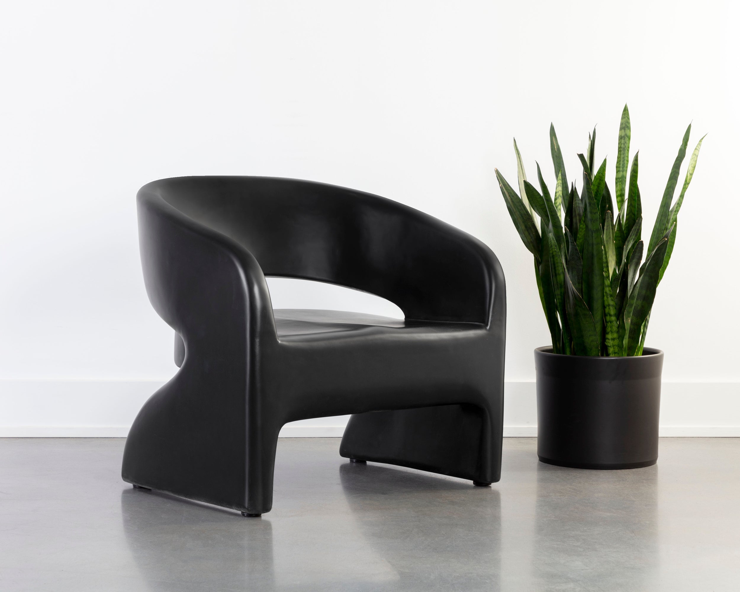 Cura Lounge Chair -