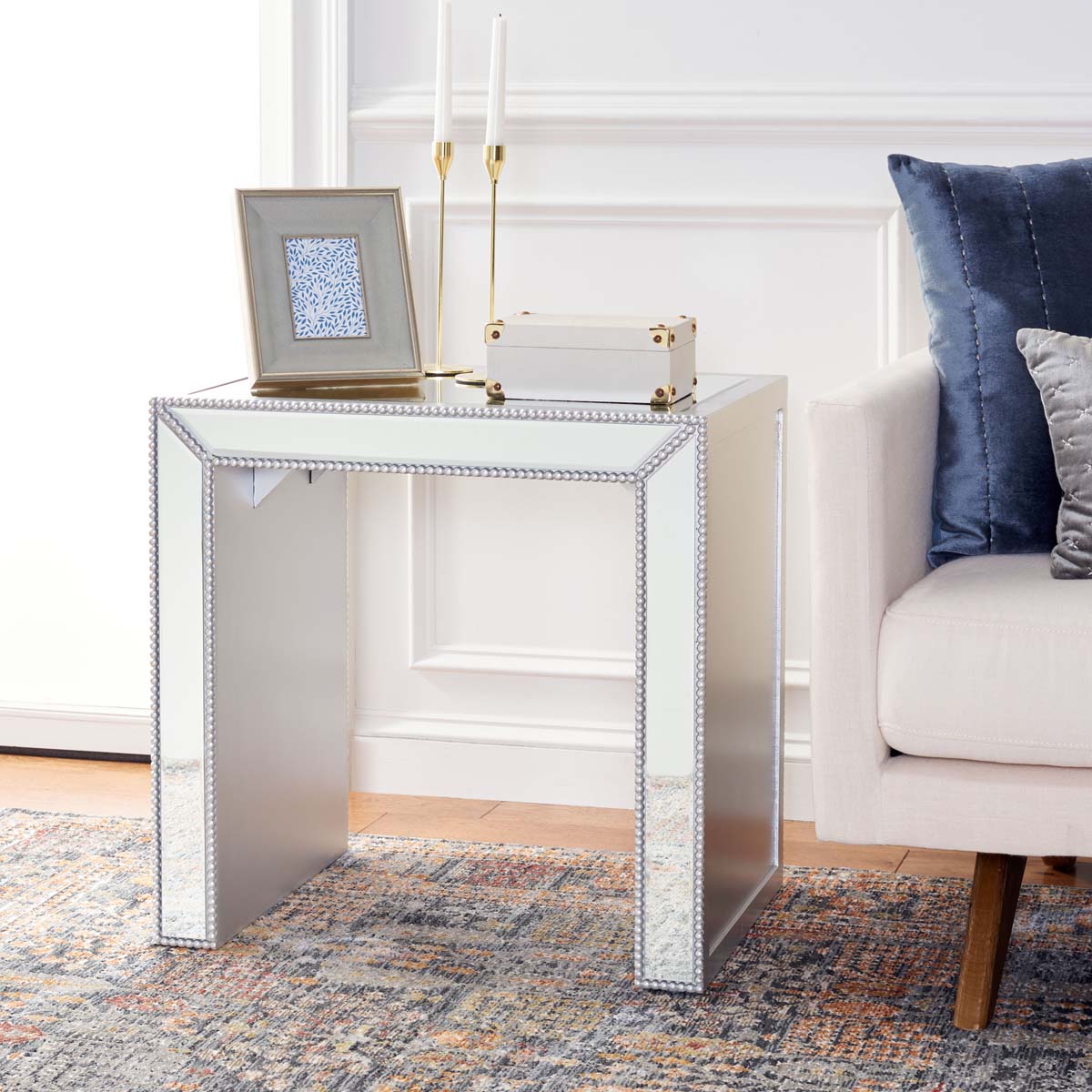 Safavieh Laken Mirrored Accent Table , ACC9702 - Silver / Mirror