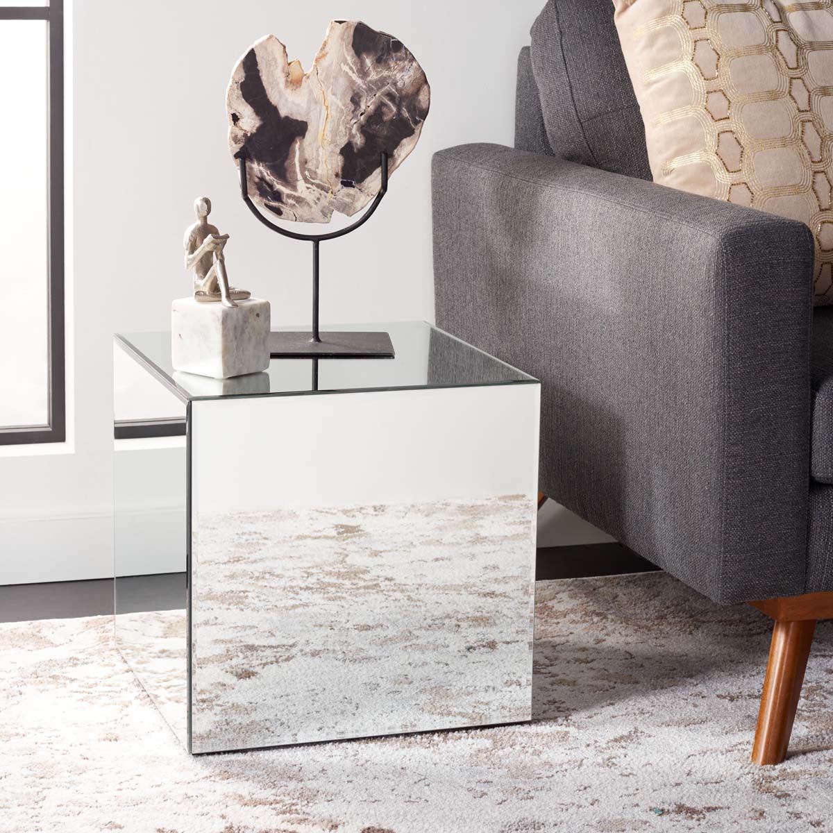 Safavieh Betony Mirrored Accent Table , ACC9704 - Silver / Mirror