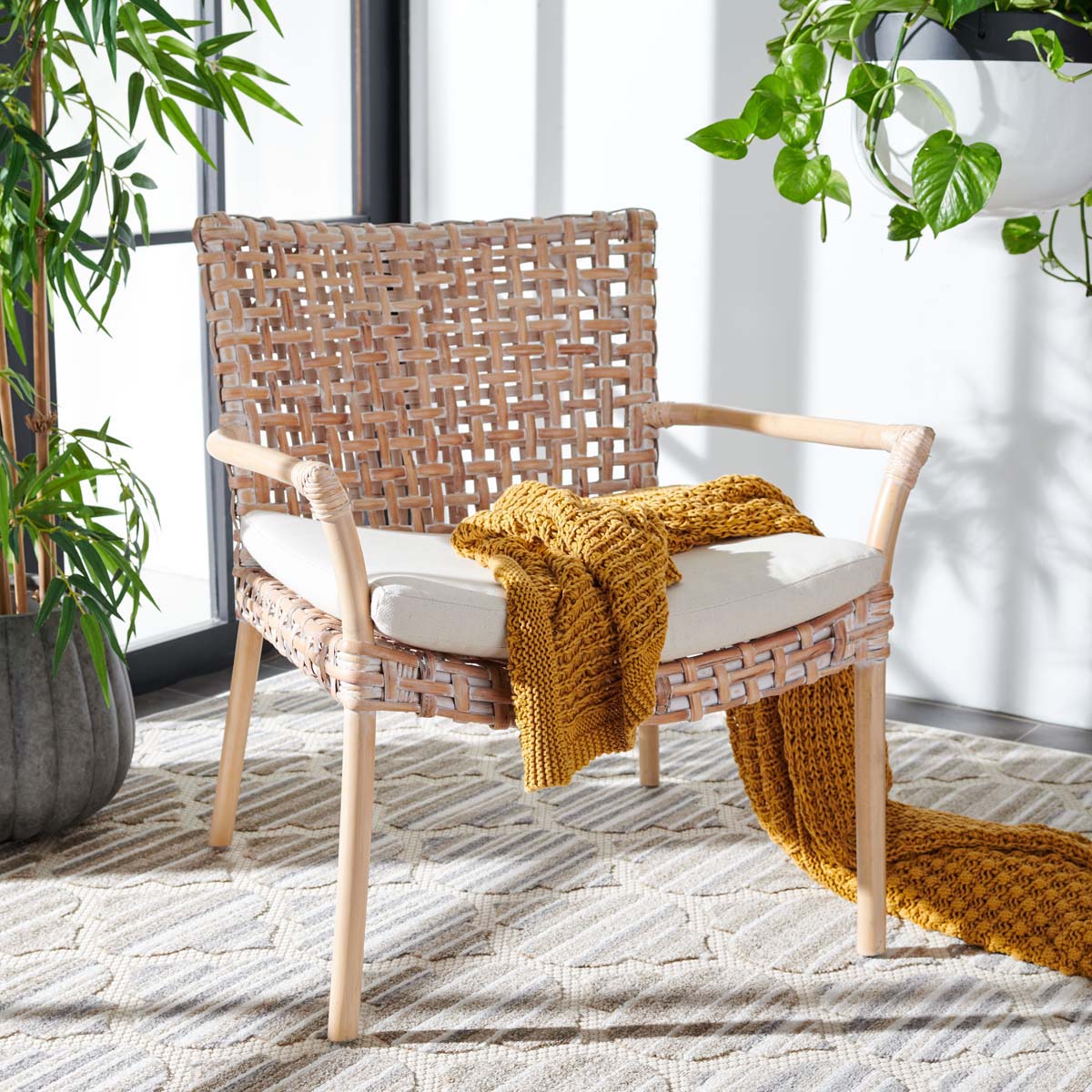Safavieh Collette Rattan Accent Chair W/ Cushion , ACH6515 - Natural White Wash/ White