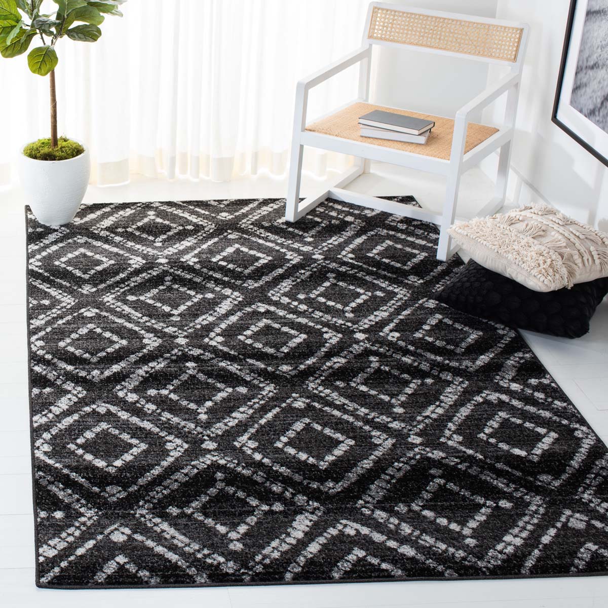 Safavieh Adirondack 131 Rug, Black, ADR131 - Black / Ivory