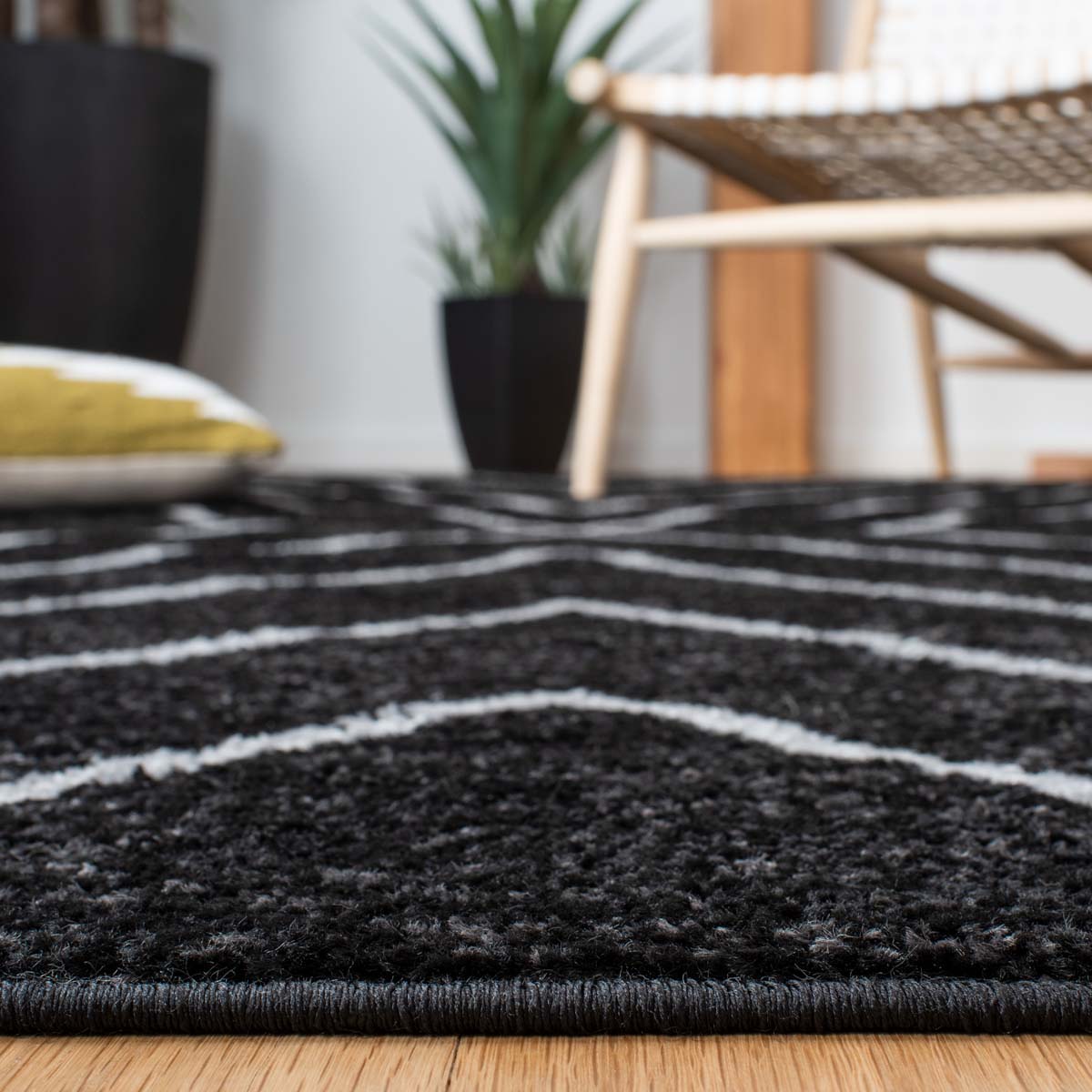 Safavieh Adirondack 251 Rug, Grey, ADR251 - Black / Light Grey