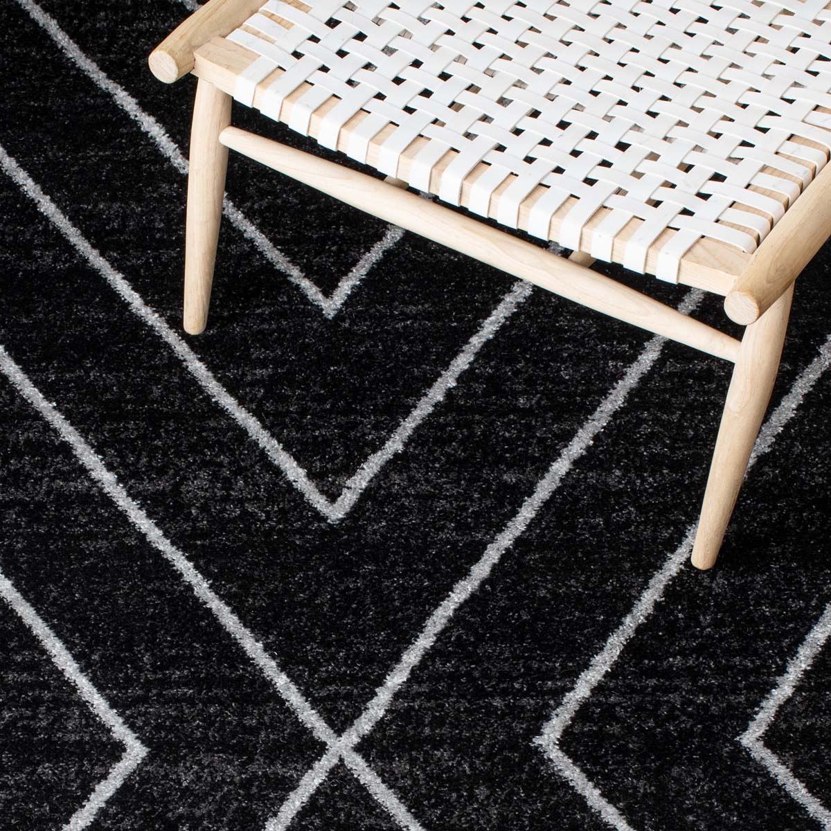 Safavieh Adirondack 251 Rug, Grey, ADR251 - Black / Light Grey