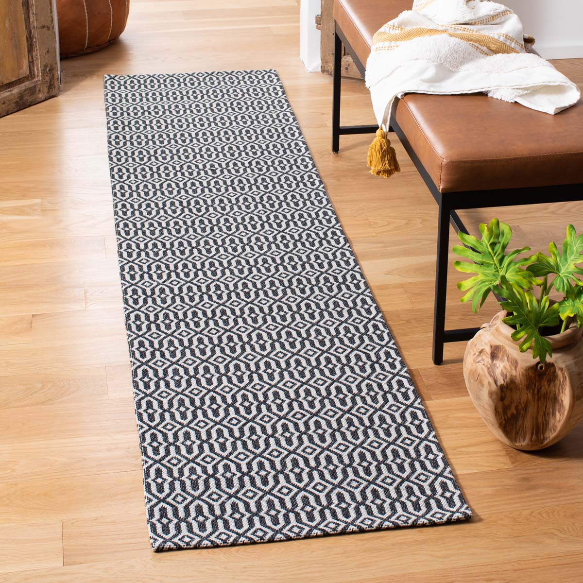 Safavieh Augustine 411 Rug, AGT411 - Black / Light Grey