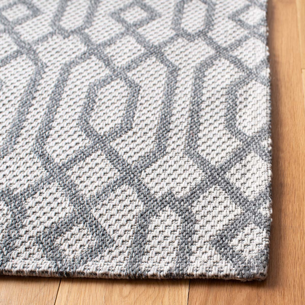 Safavieh Augustine 421 Rug, AGT421 - Anthracite / Light Grey