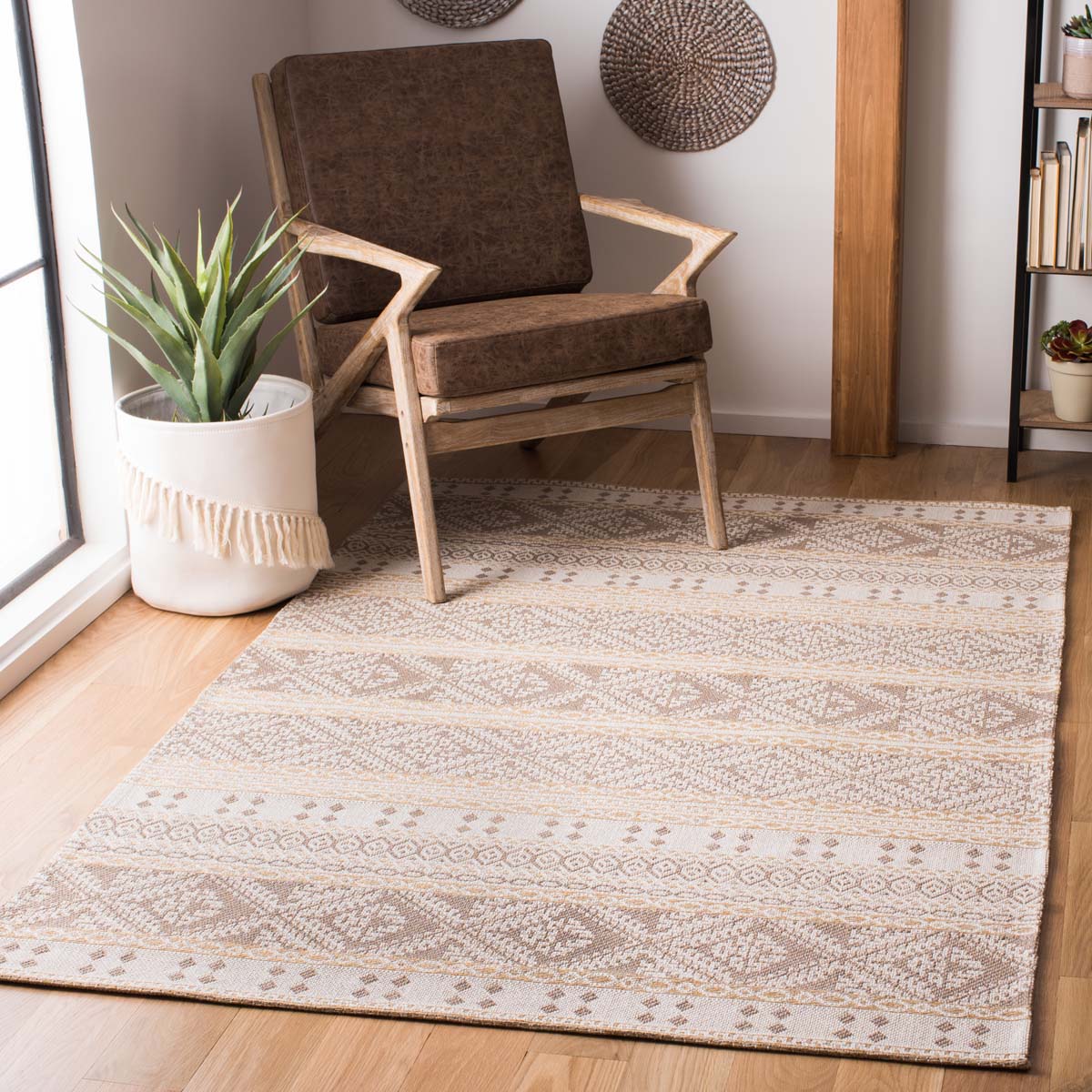 Safavieh Augustine 445 Rug, AGT445 - Taupe / Cream
