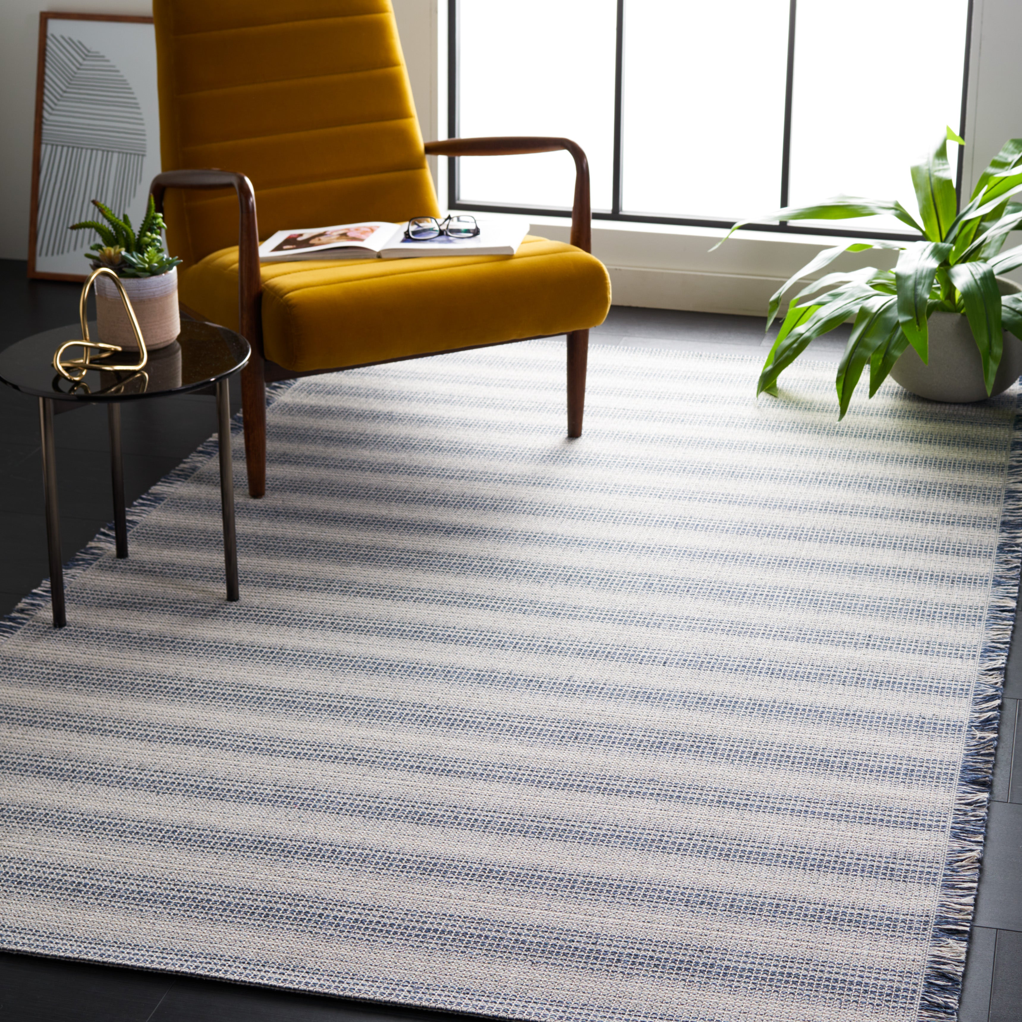 Safavieh Augustine 501 Rug, AGT501 - Ivory / Navy