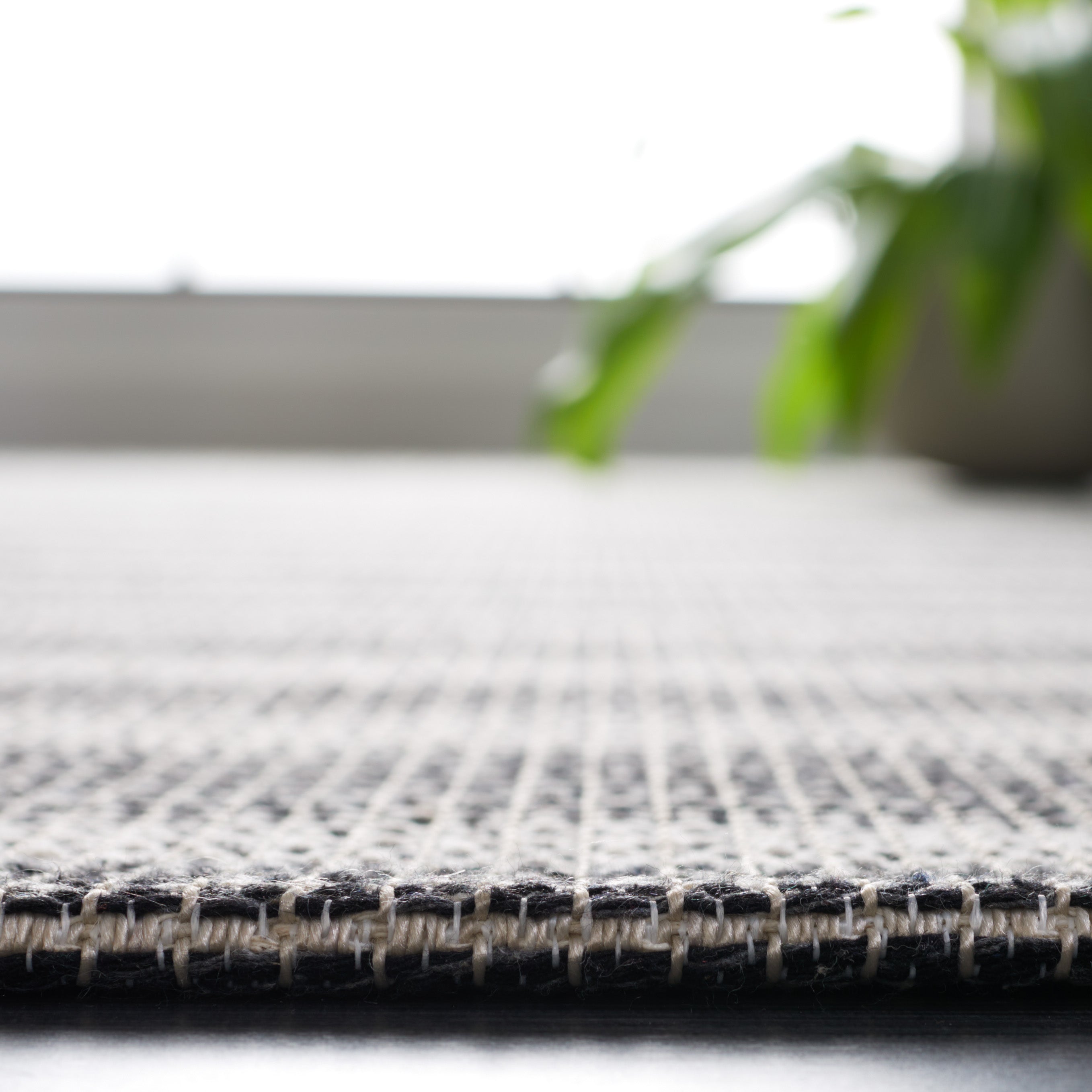 Safavieh Augustine 501 Rug, AGT501 - Ivory / Black