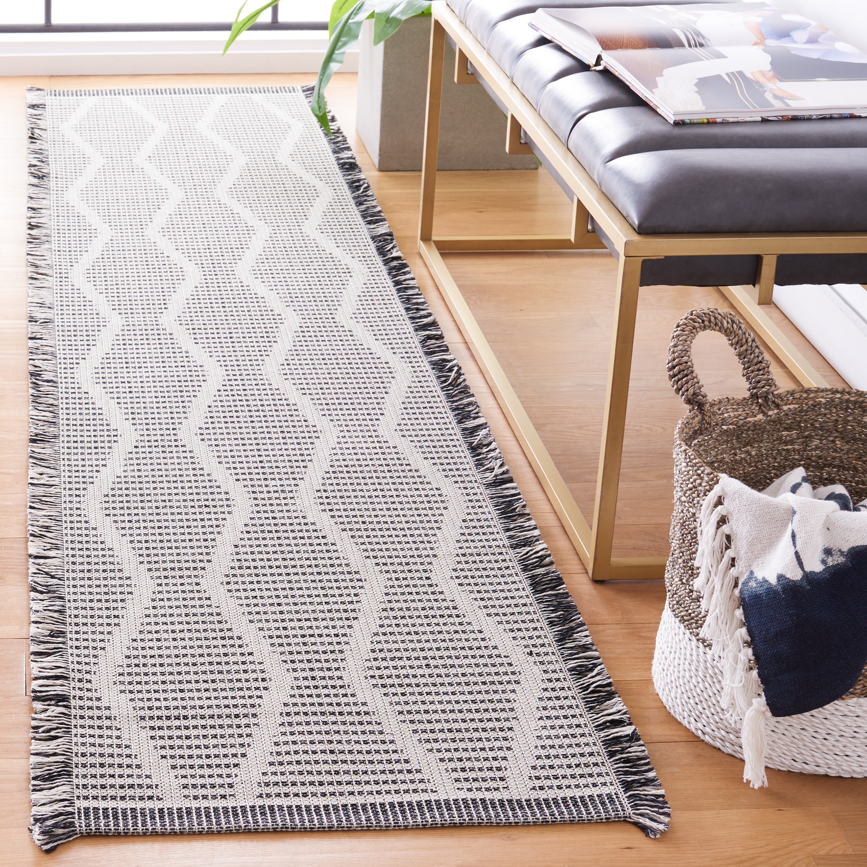 Safavieh Augustine 503 Rug, AGT503 - Ivory / Black