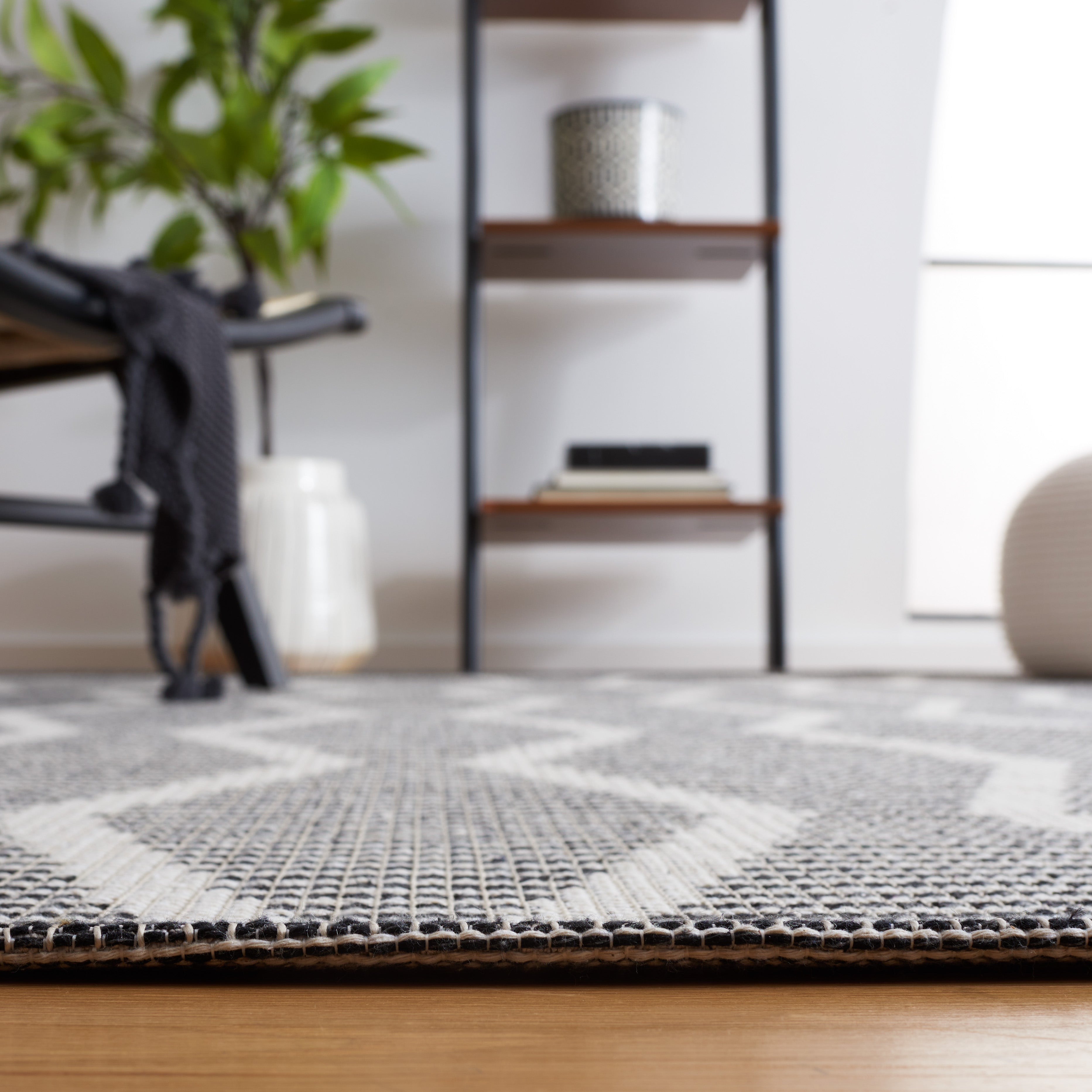 Safavieh Augustine 503 Rug, AGT503 - Ivory / Black