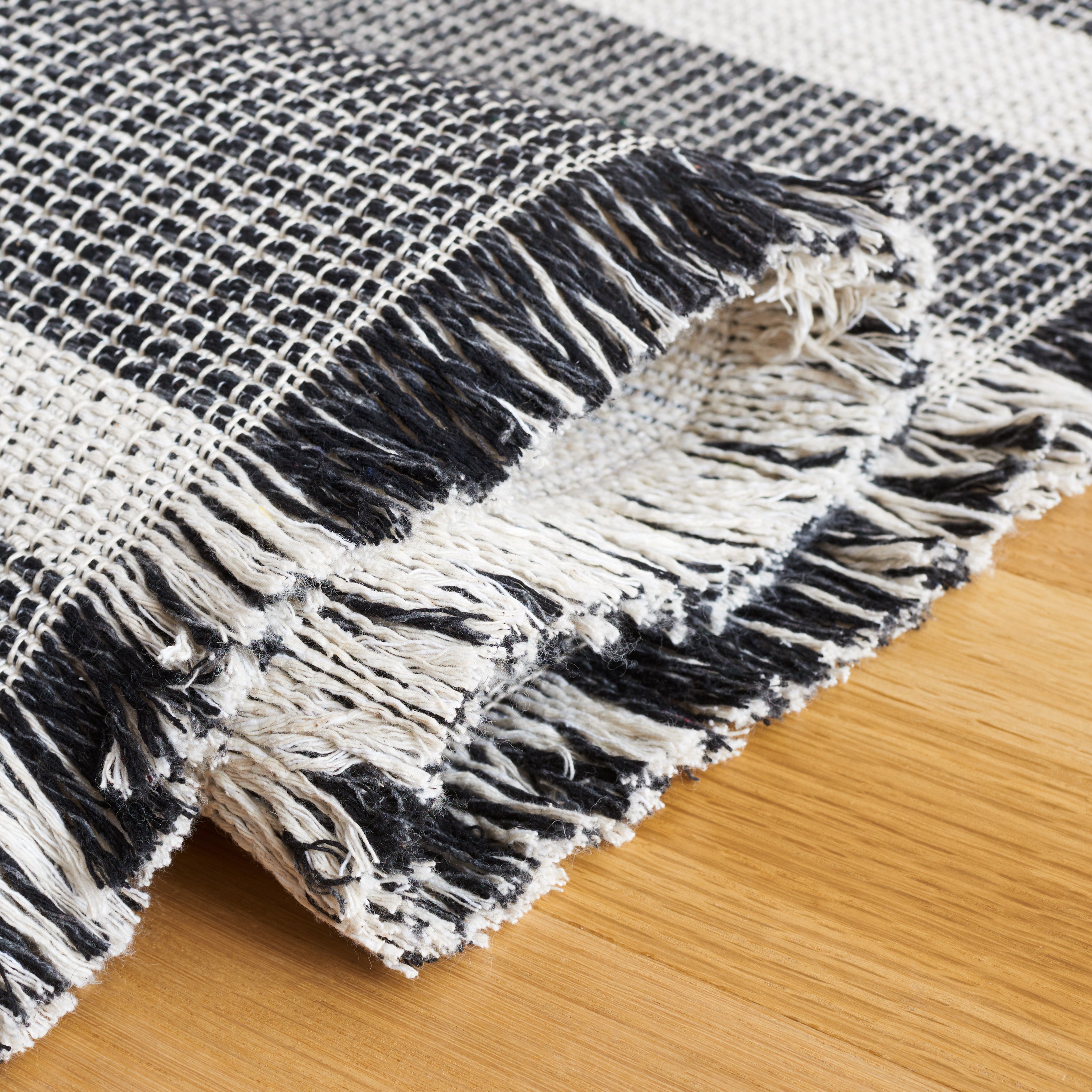 Safavieh Augustine 504 Rug, AGT504 - Ivory / Black