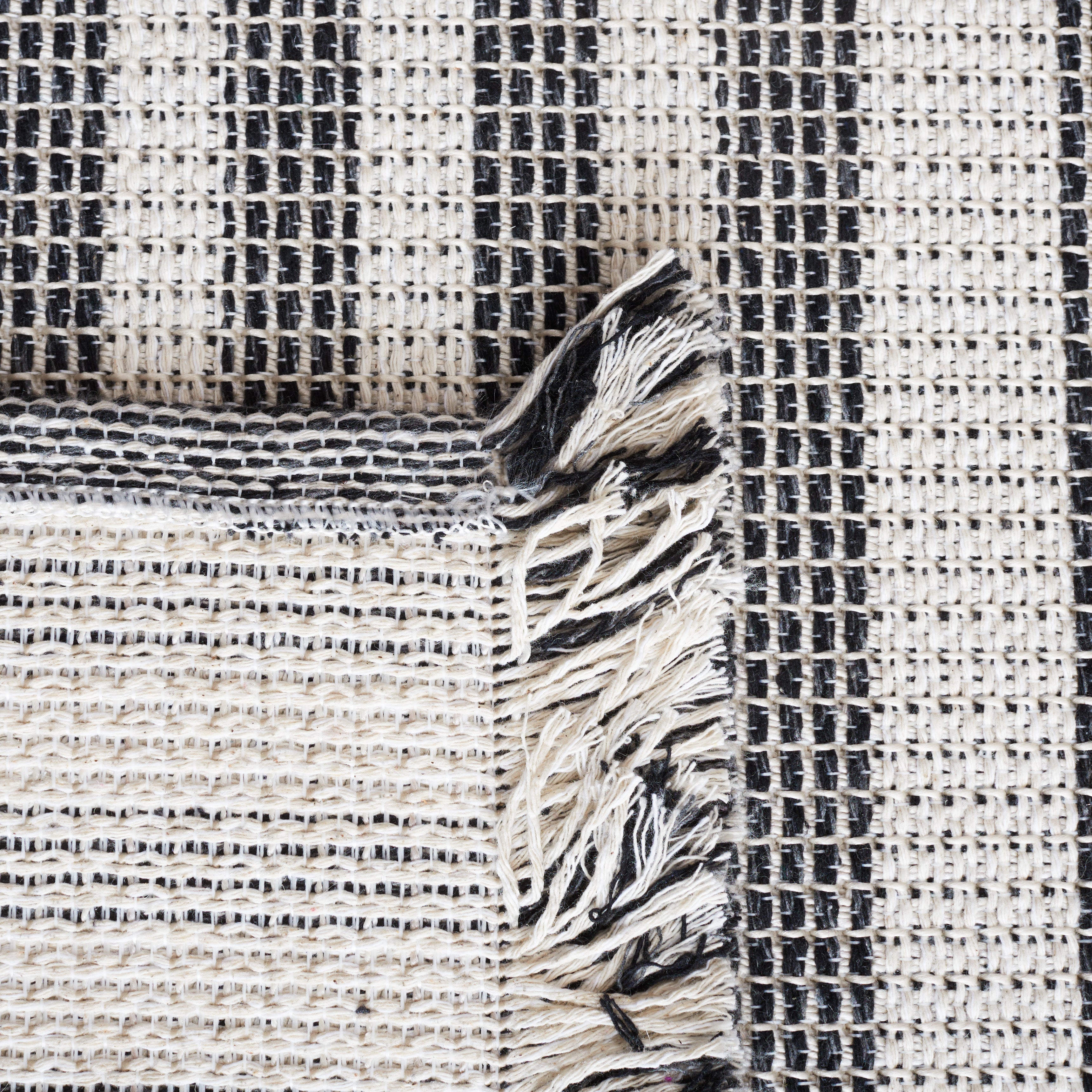 Safavieh Augustine 504 Rug, AGT504 - Ivory / Black