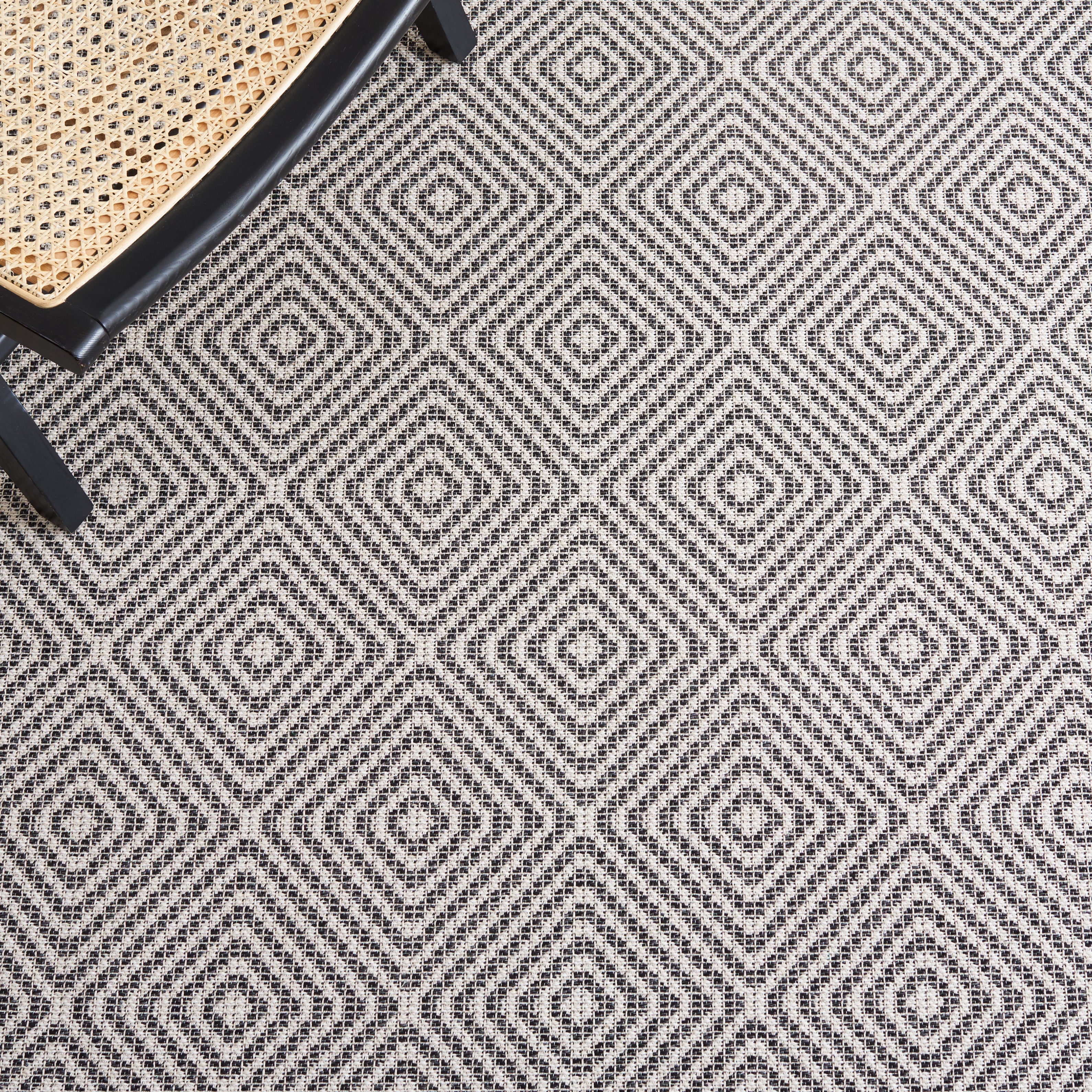 Safavieh Augustine 505 Rug, AGT505 - Ivory / Black