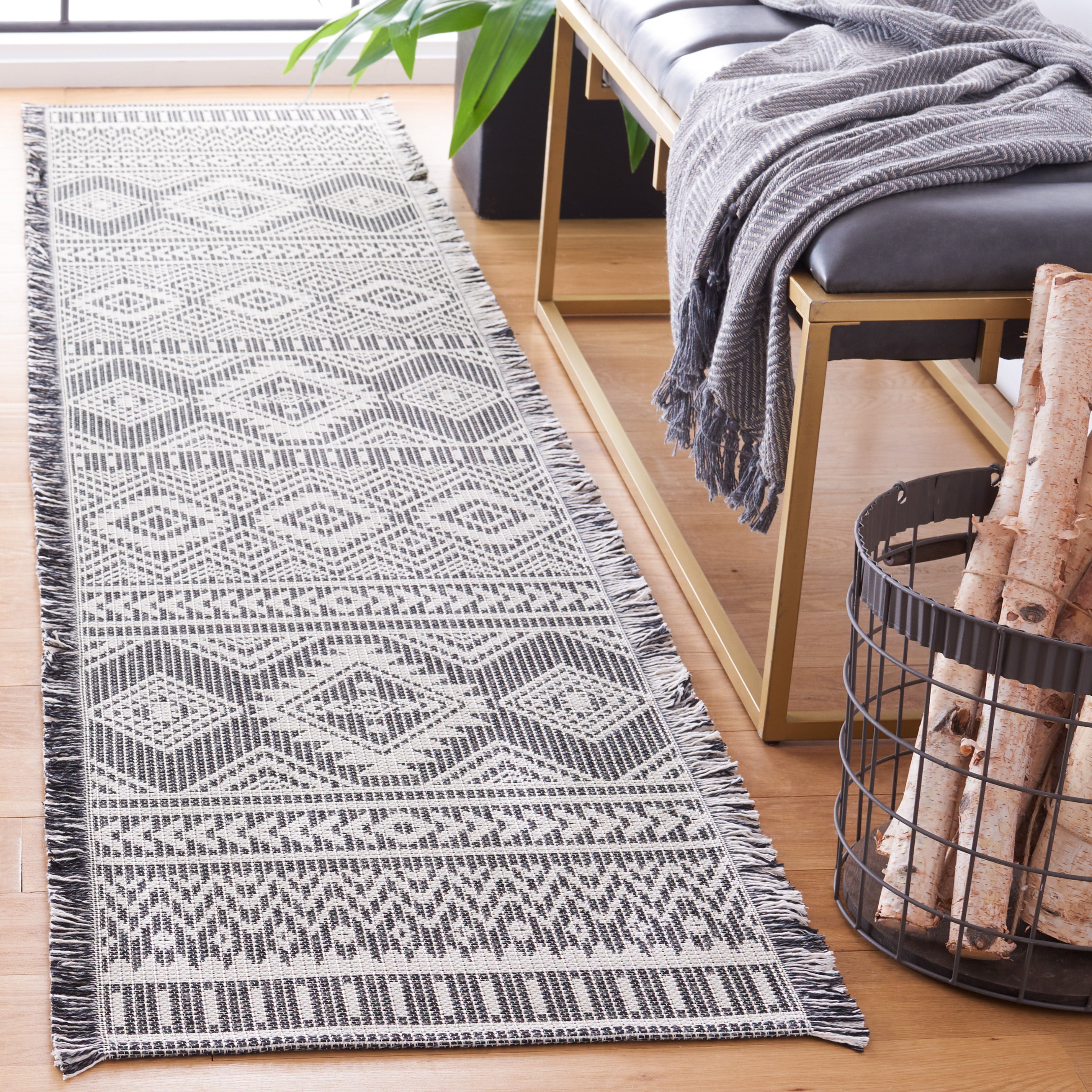 Safavieh Augustine 506 Rug, AGT506 - Ivory / Black