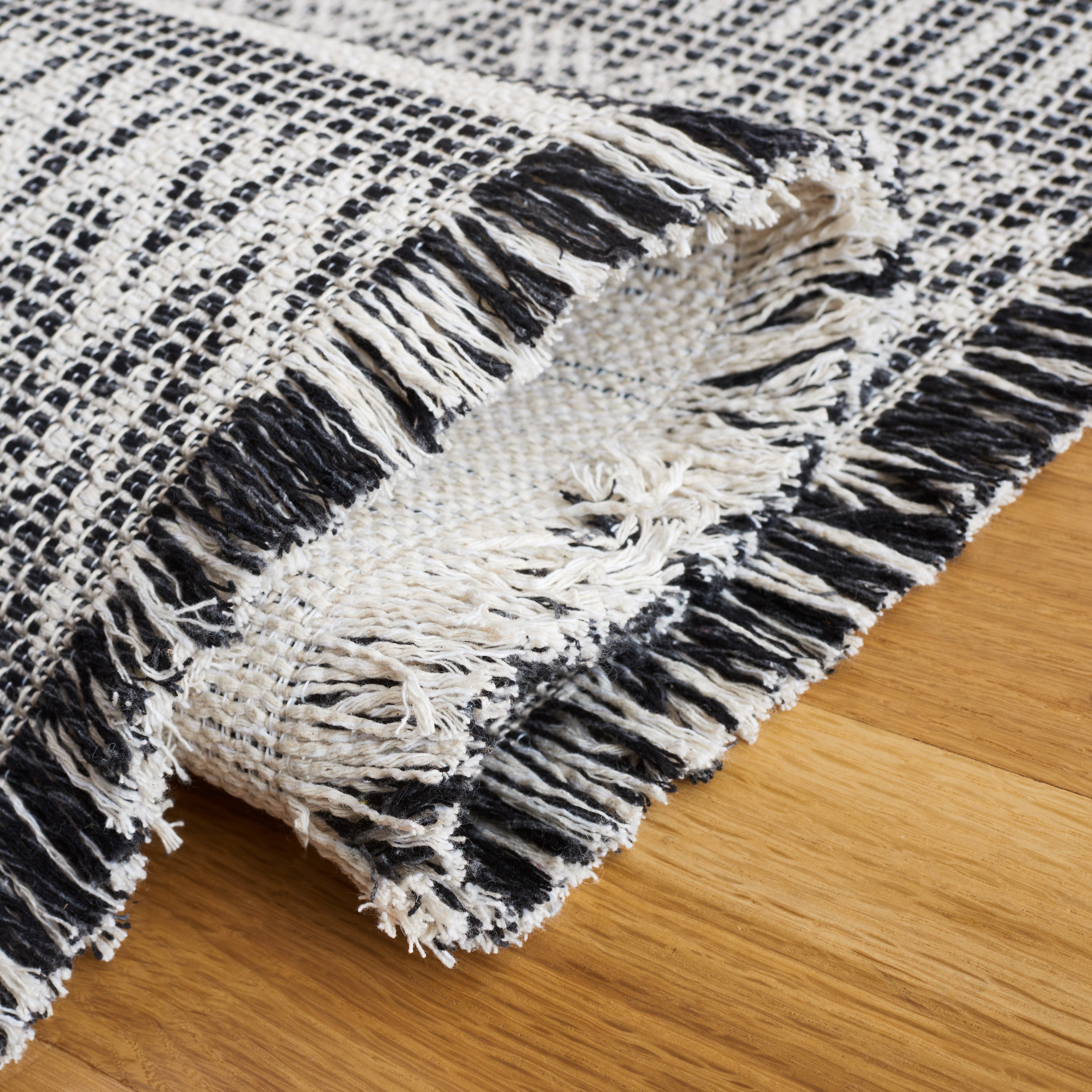 Safavieh Augustine 506 Rug, AGT506 - Ivory / Black