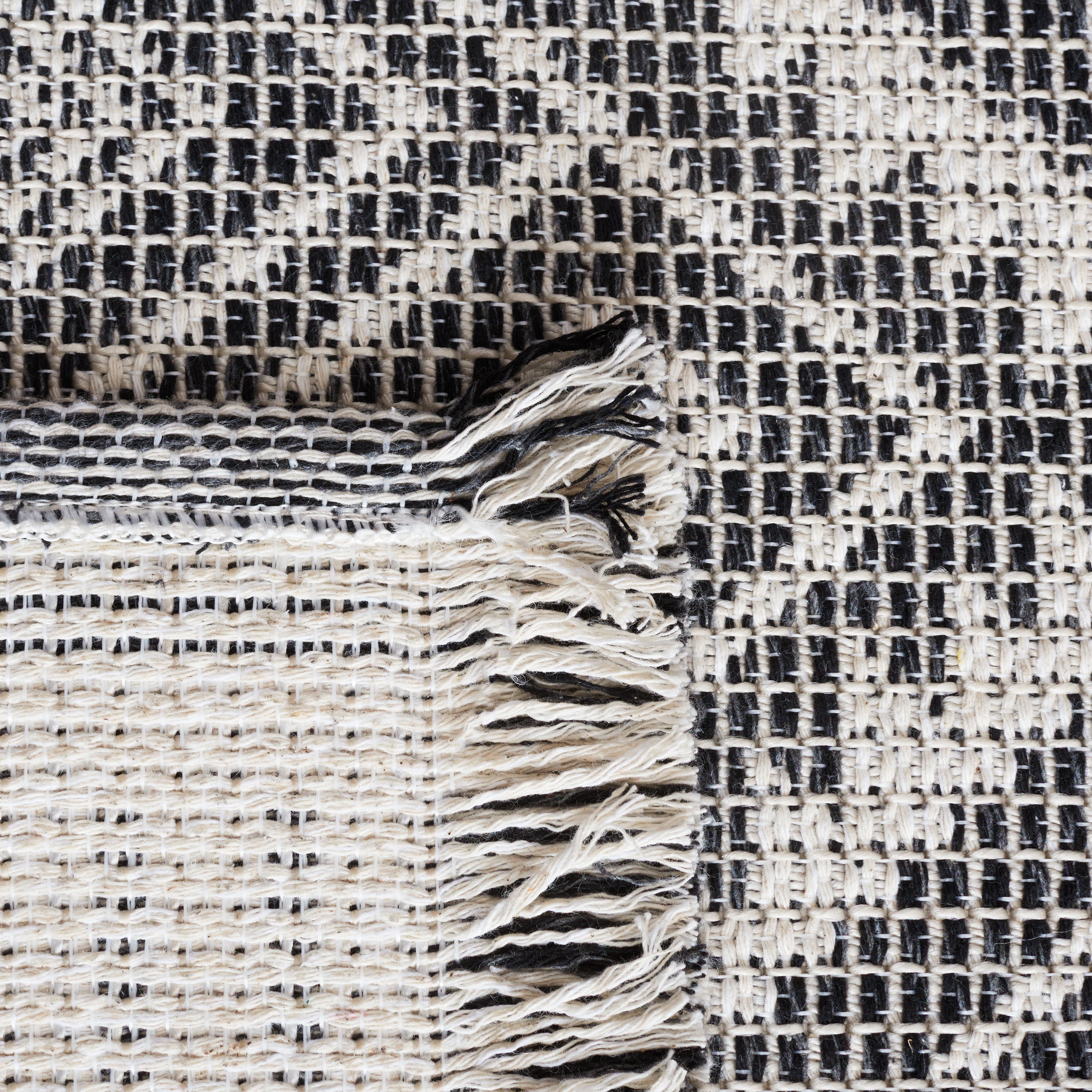 Safavieh Augustine 506 Rug, AGT506 - Ivory / Black