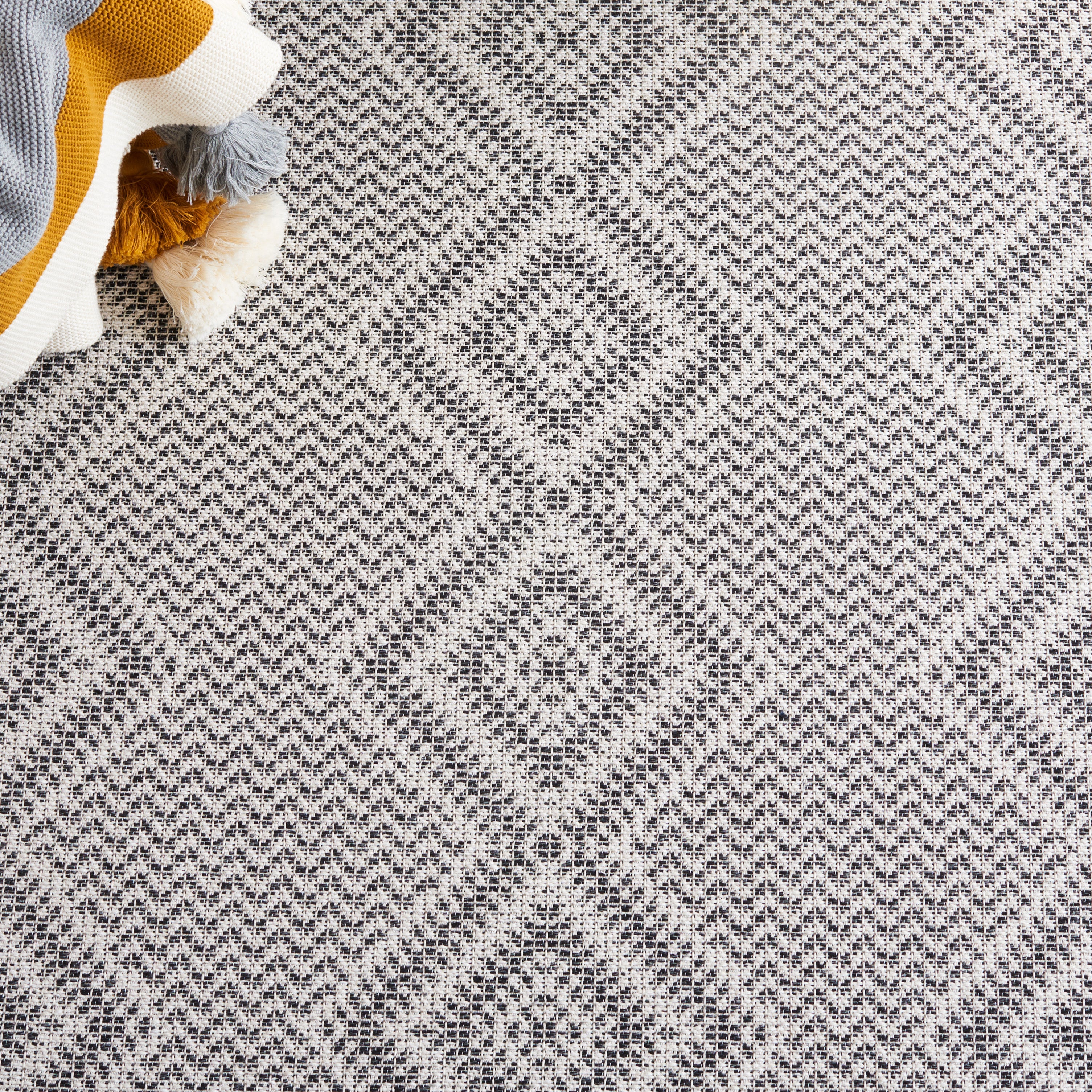 Safavieh Augustine 507 Rug, AGT507 - Ivory / Black