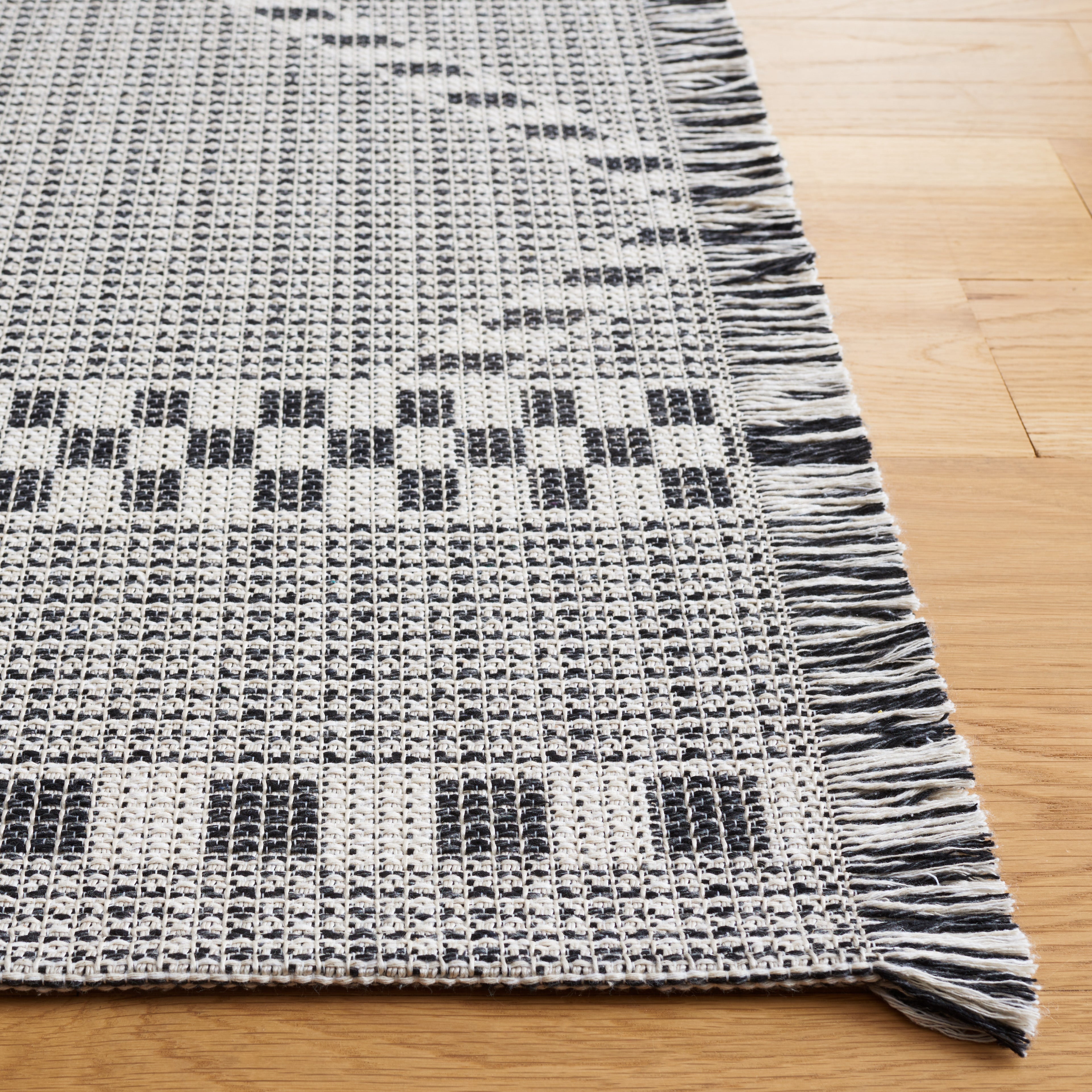 Safavieh Augustine 508 Rug, AGT508 - Ivory / Black
