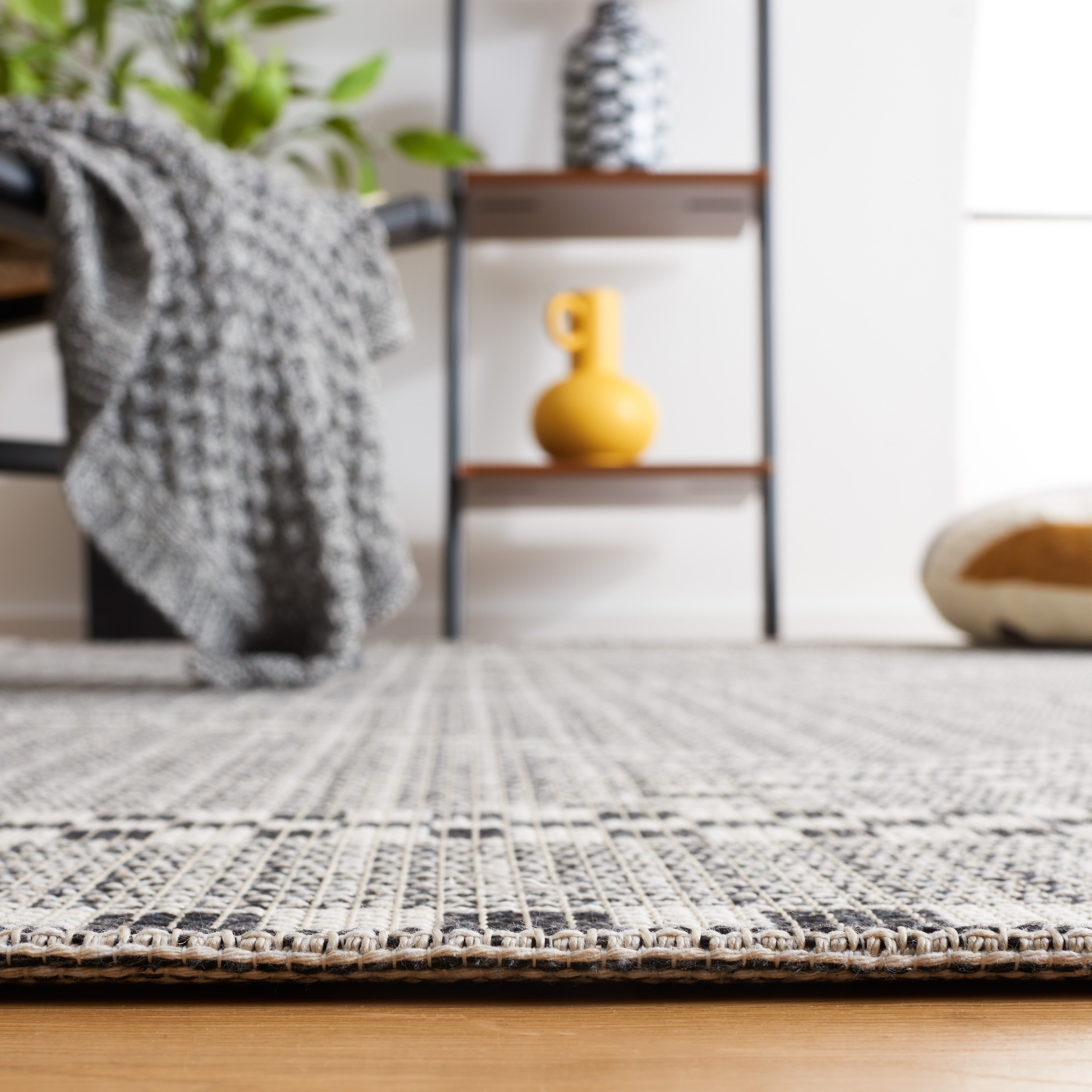 Safavieh Augustine 508 Rug, AGT508 - Ivory / Black