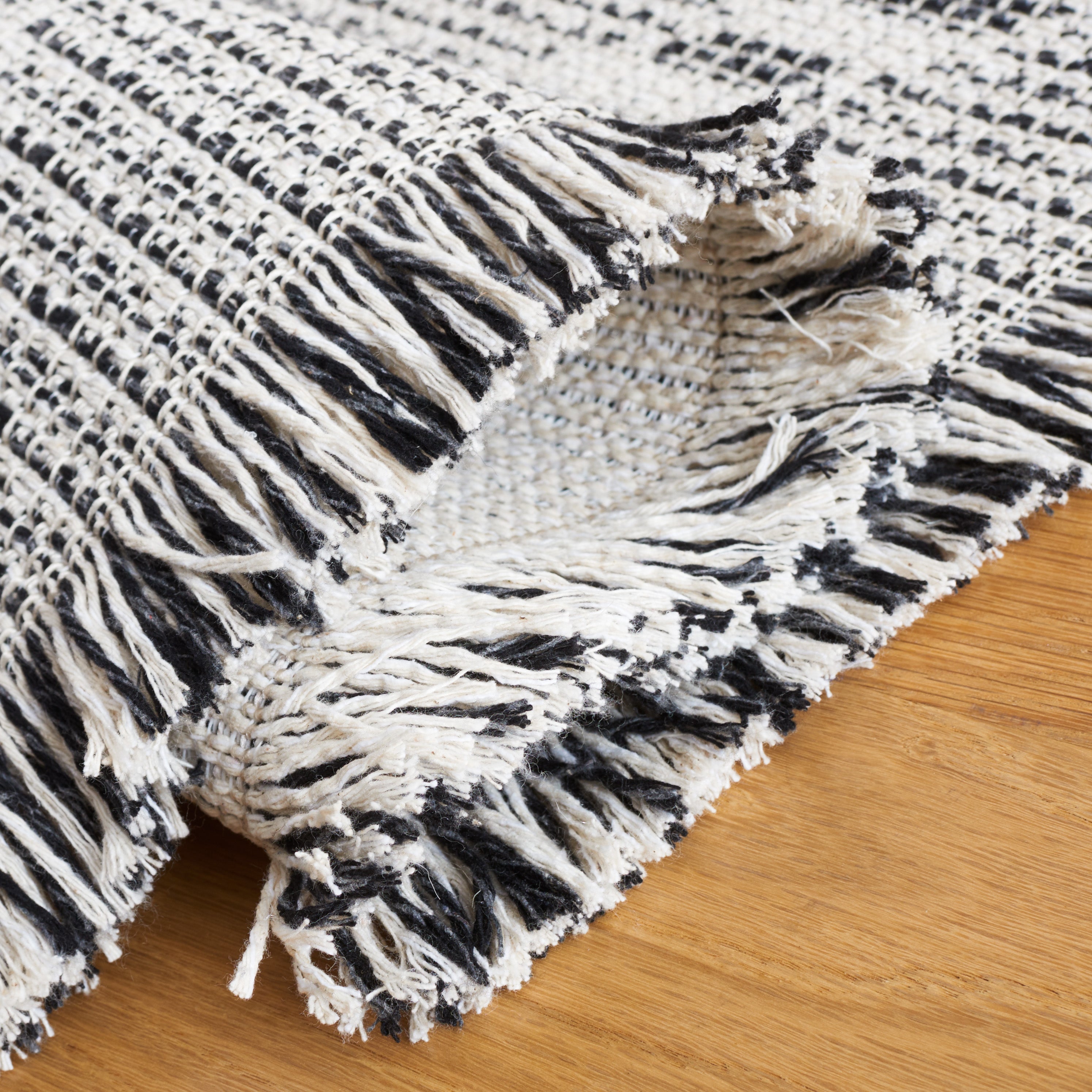 Safavieh Augustine 508 Rug, AGT508 - Ivory / Black