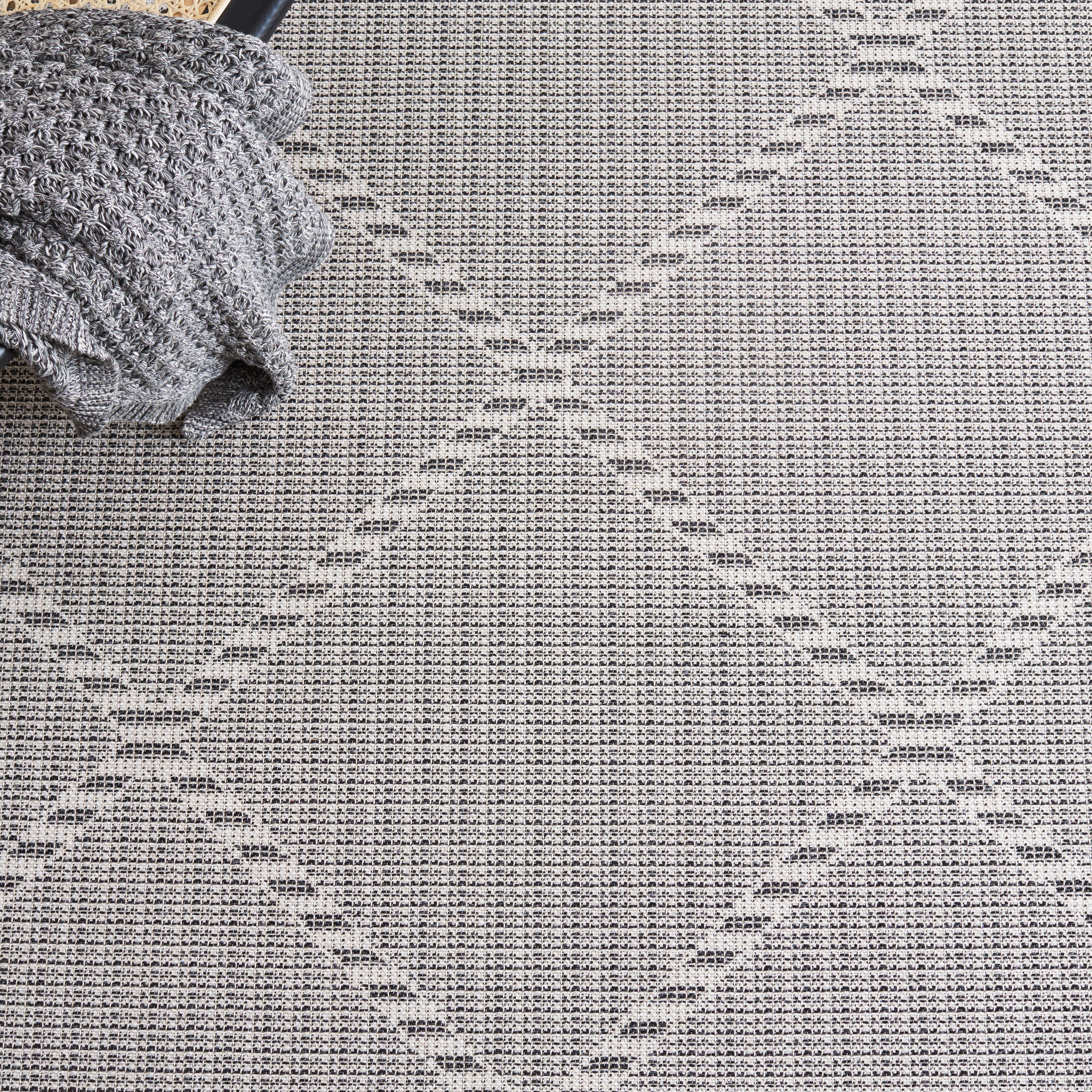 Safavieh Augustine 508 Rug, AGT508 - Ivory / Black