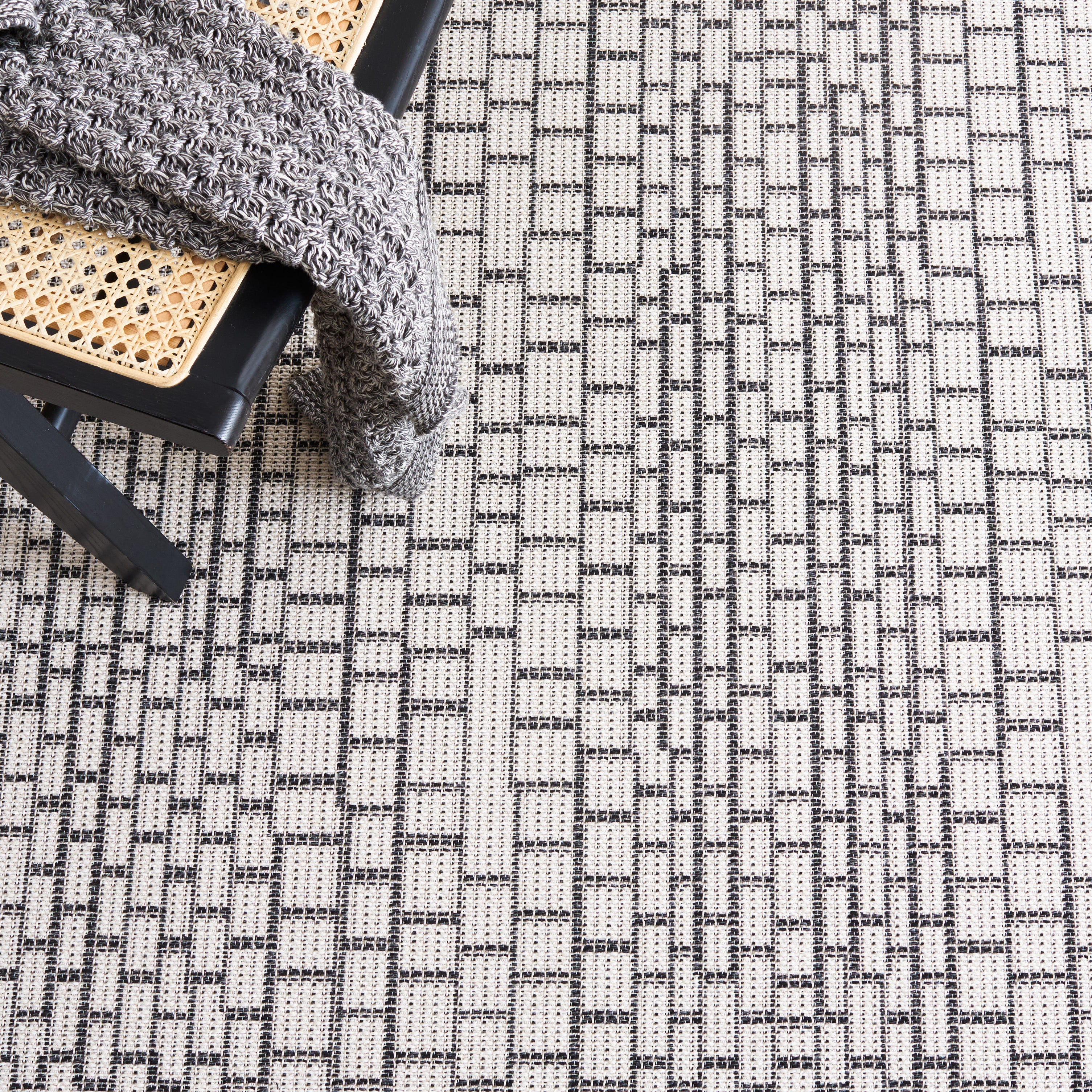 Safavieh Augustine 509 Rug, AGT509 - Ivory / Black