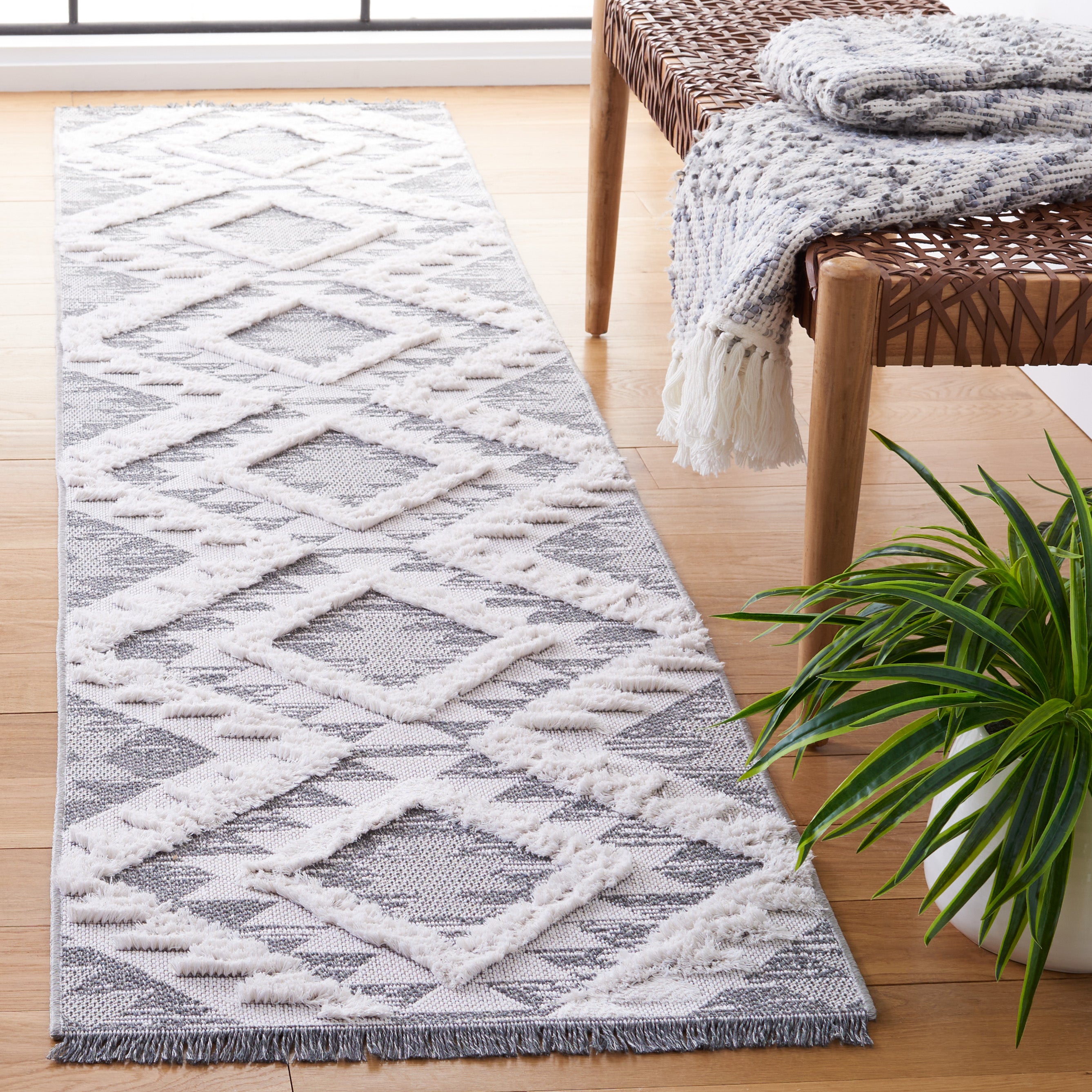 Safavieh Augustine 712 Rug, AGT712 - Grey / Ivory