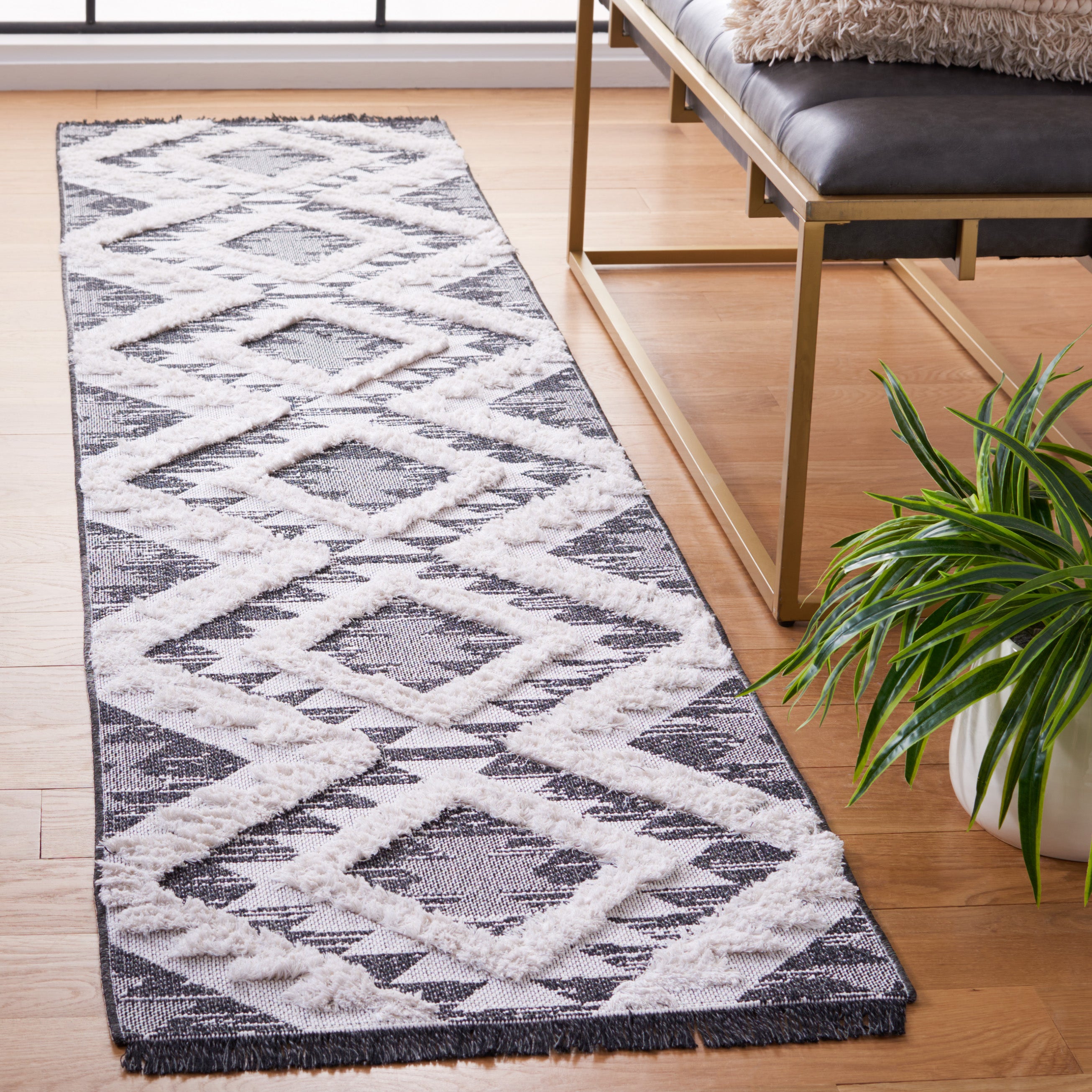 Safavieh Augustine 712 Rug, AGT712 - Black / Ivory