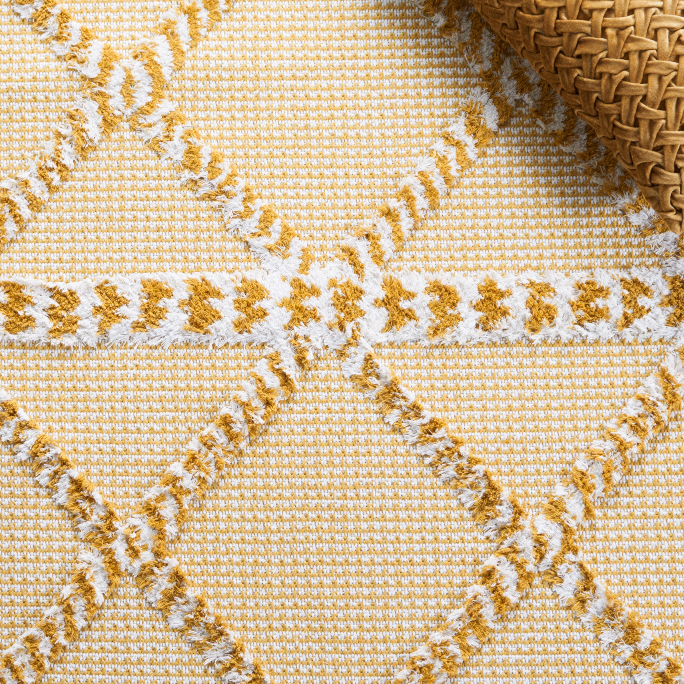 Safavieh Augustine 714 Rug, AGT714 - Gold / Ivory