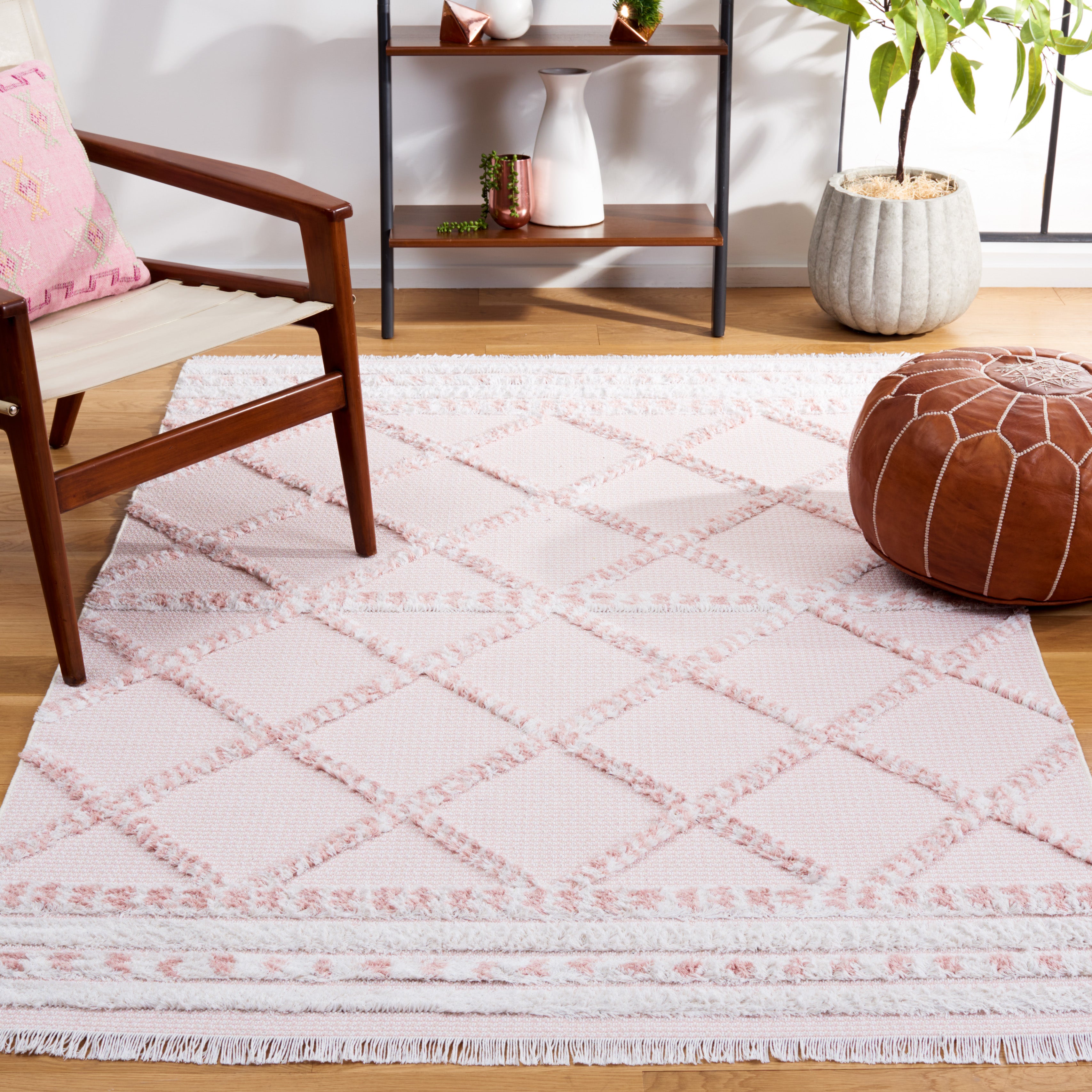 Safavieh Augustine 714 Rug, AGT714 - Pink / Ivory