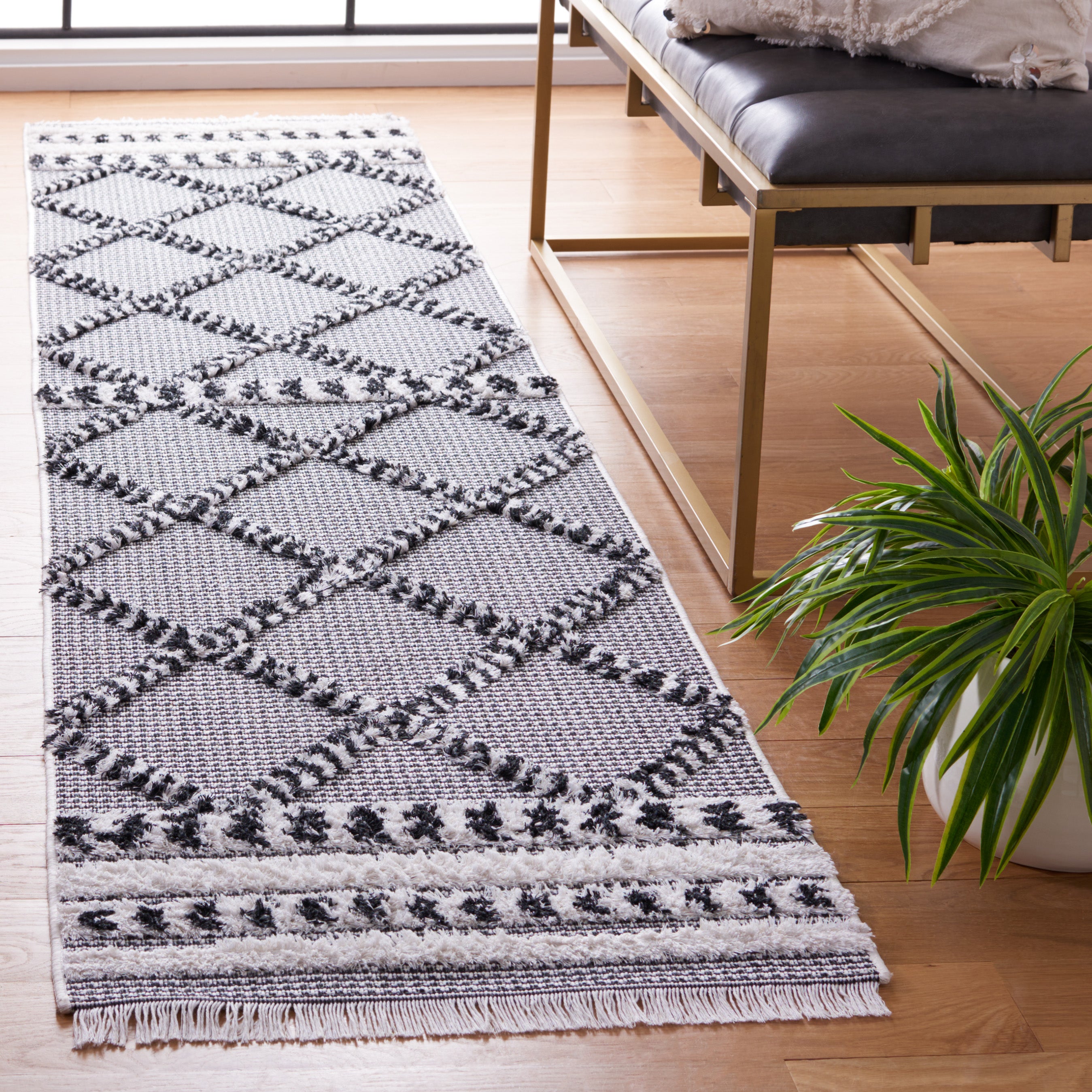 Safavieh Augustine 714 Rug, AGT714 - Black / Ivory