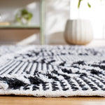 Safavieh Augustine 714 Rug, AGT714 - Black / Ivory