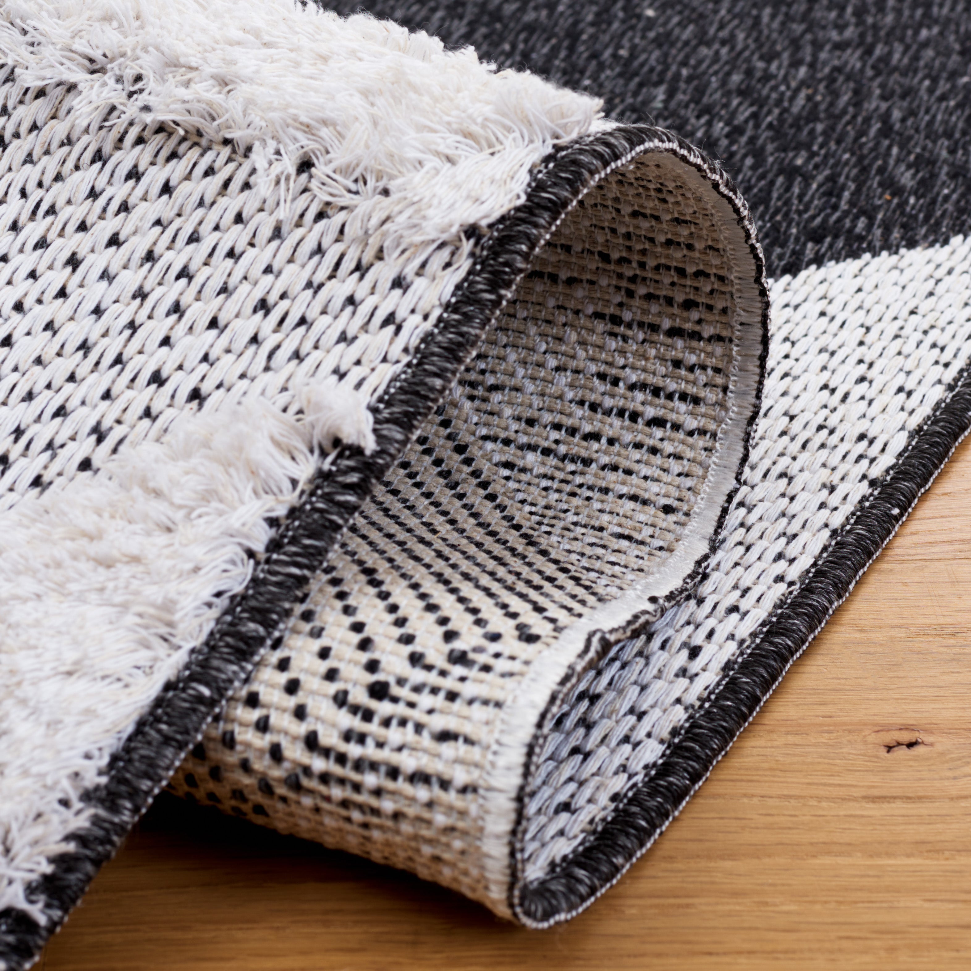 Safavieh Augustine 722 Rug, AGT722 - Ivory / Black