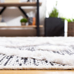 Safavieh Augustine 730 Rug, AGT730 - Black / Ivory