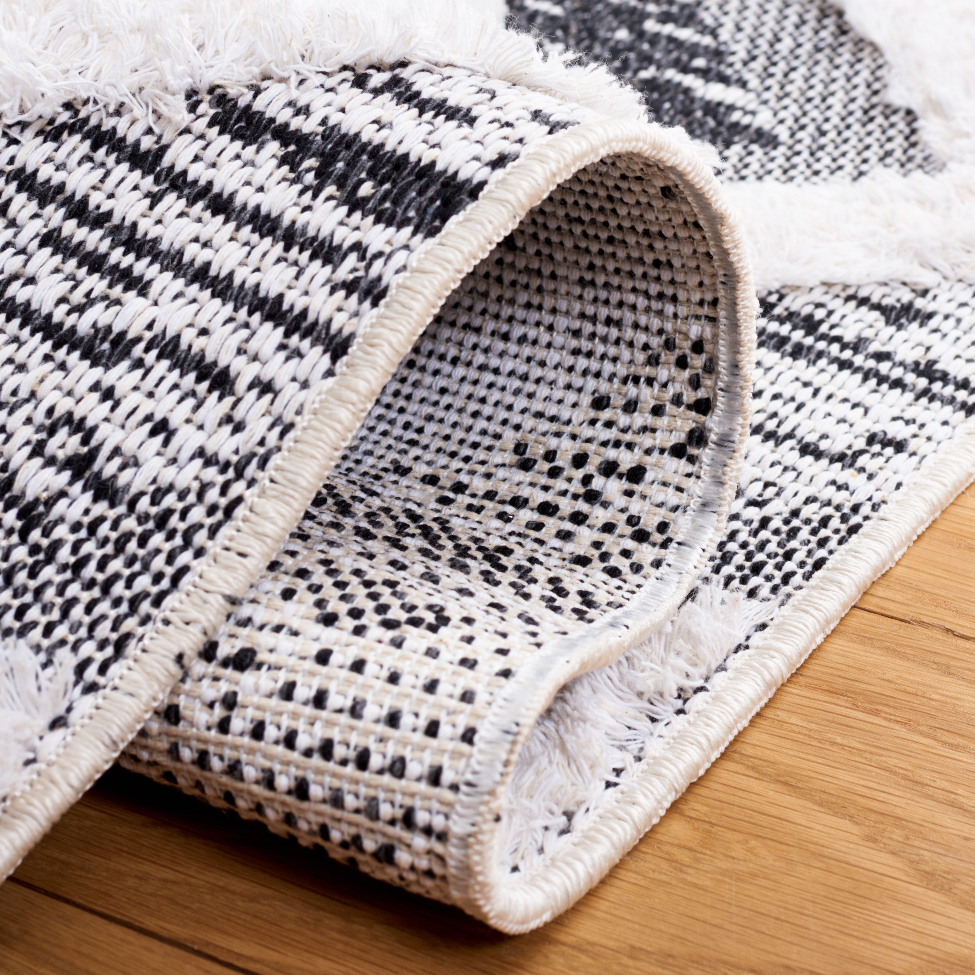 Safavieh Augustine 730 Rug, AGT730 - Black / Ivory