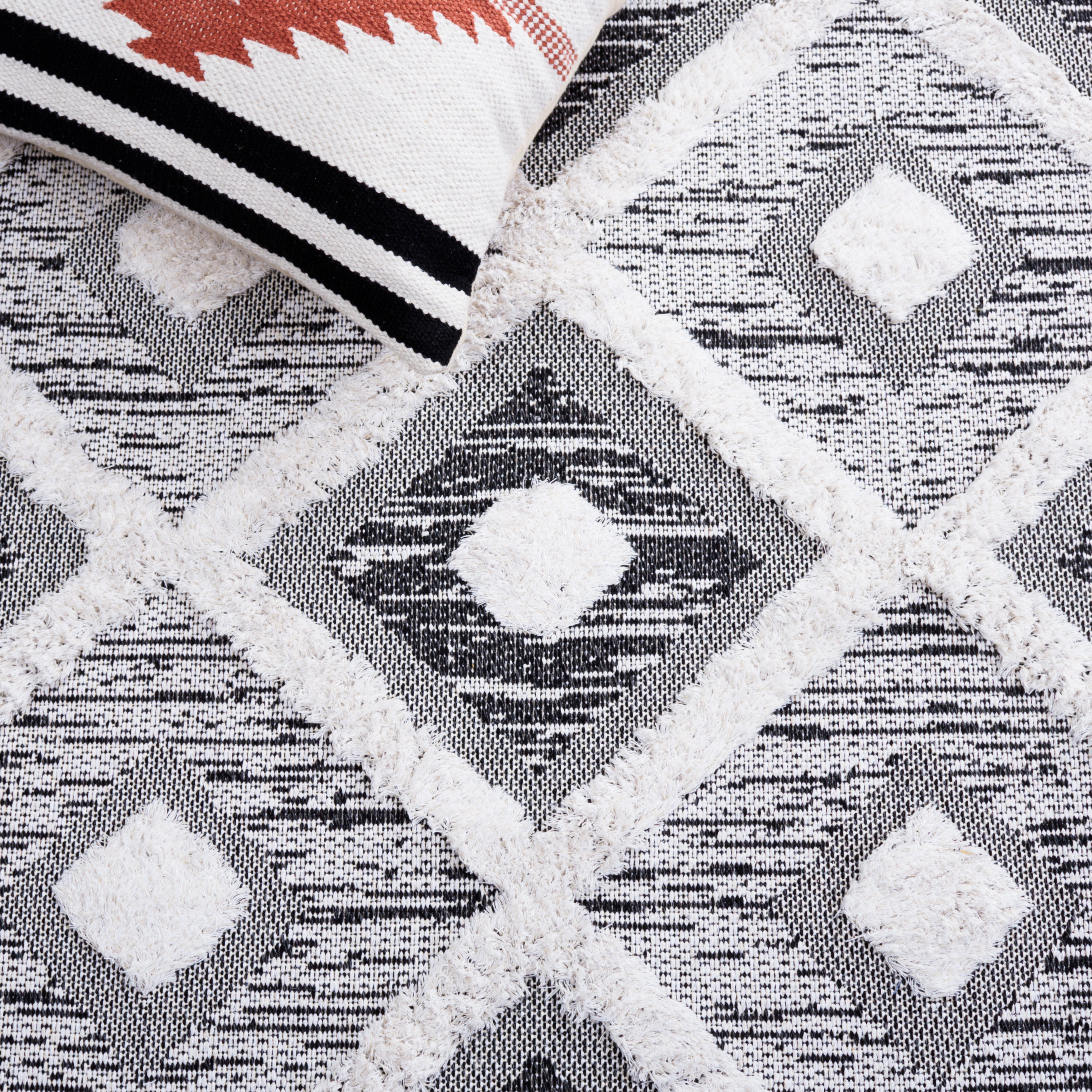 Safavieh Augustine 730 Rug, AGT730 - Black / Ivory