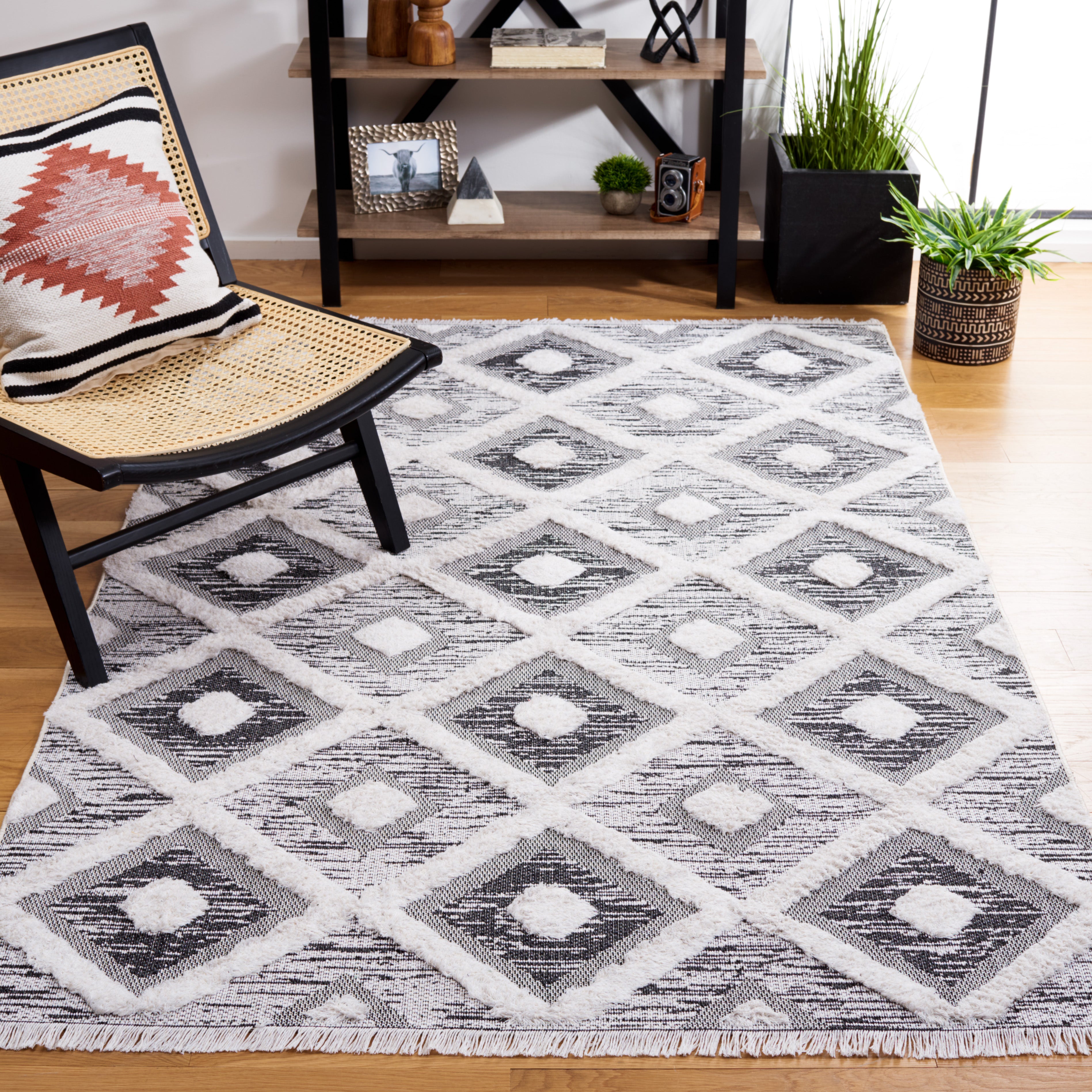 Safavieh Augustine 730 Rug, AGT730 - Black / Ivory