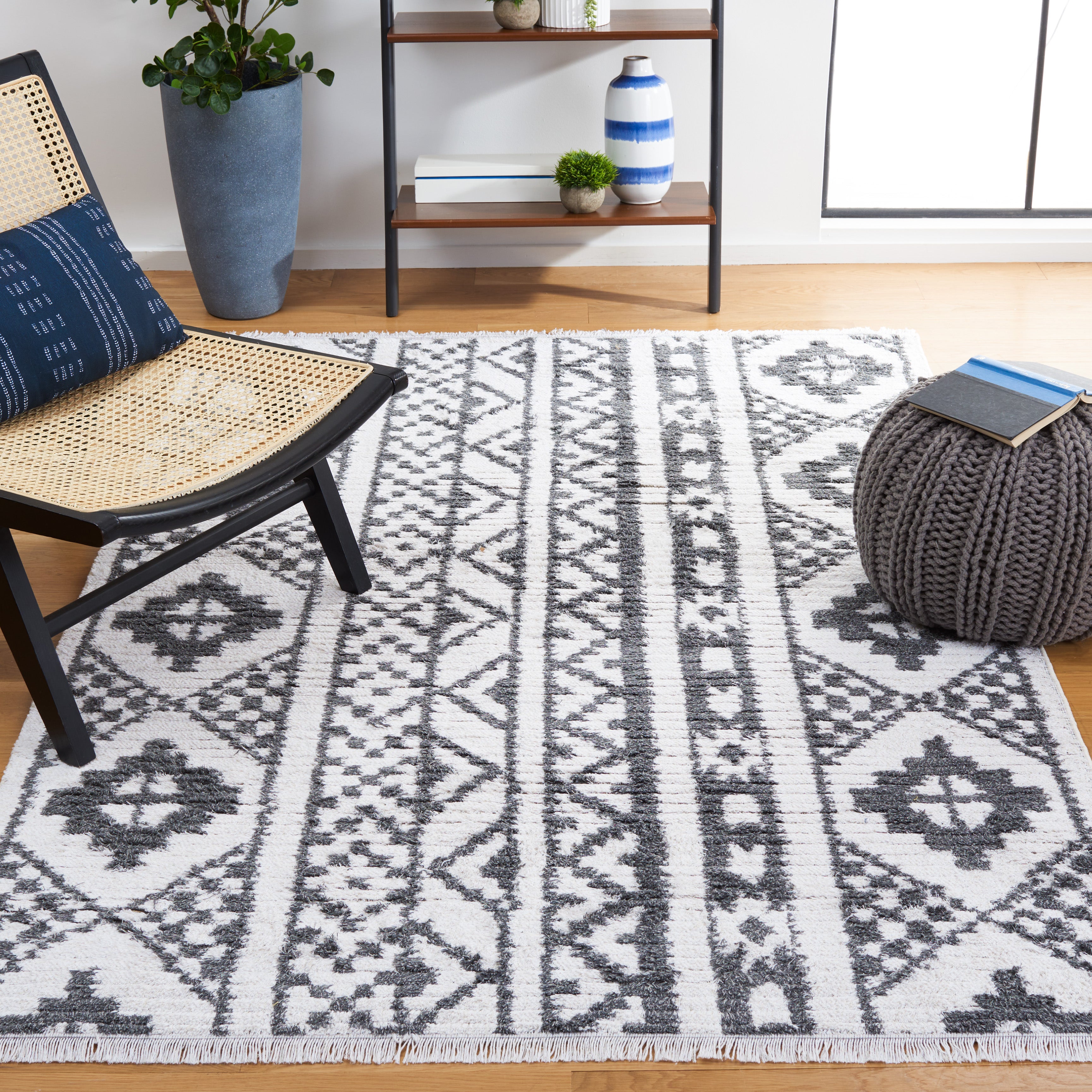 Safavieh Augustine 827 Rug, AGT827 - Grey / Ivory