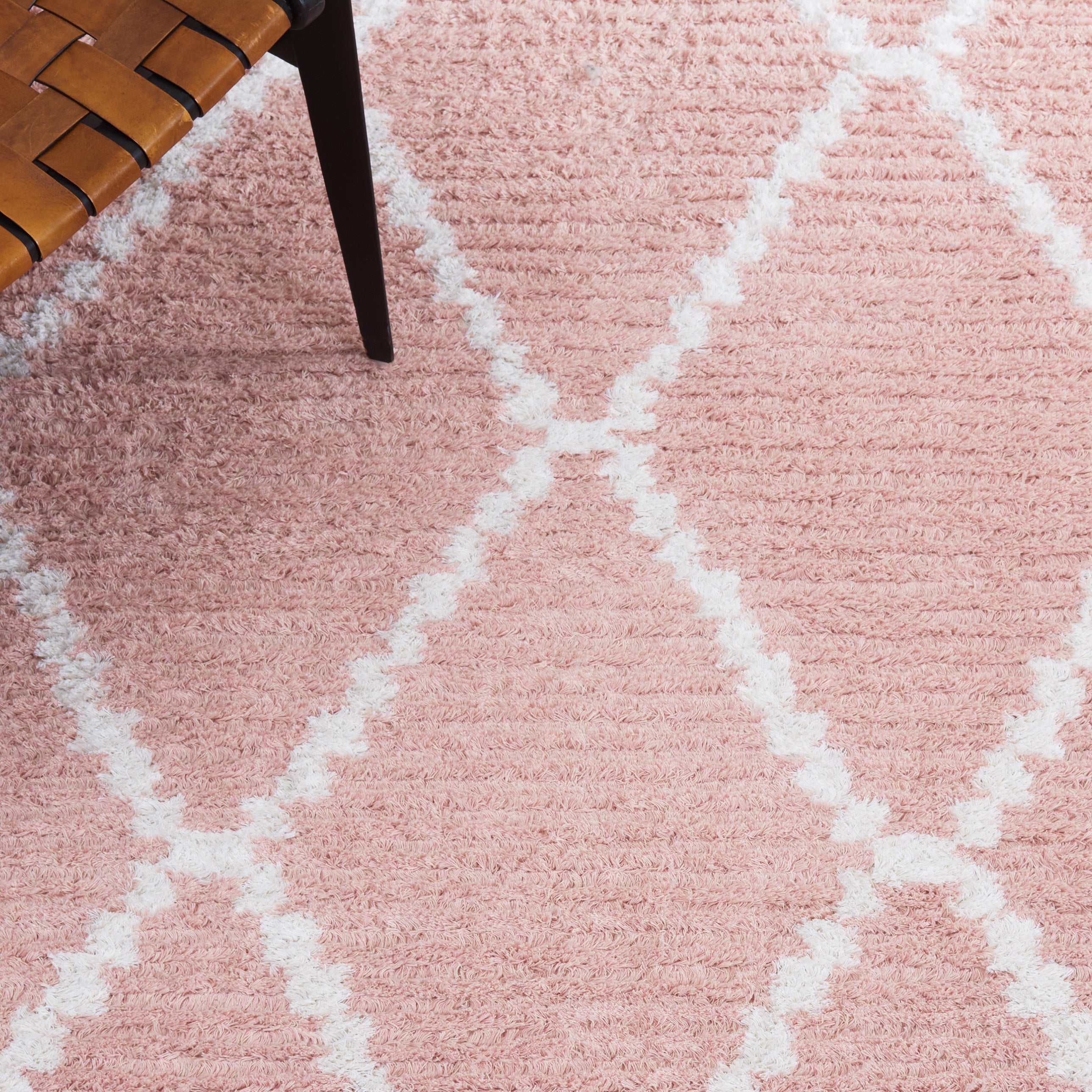 Safavieh Augustine 829 Rug, AGT829 - Pink / Ivory