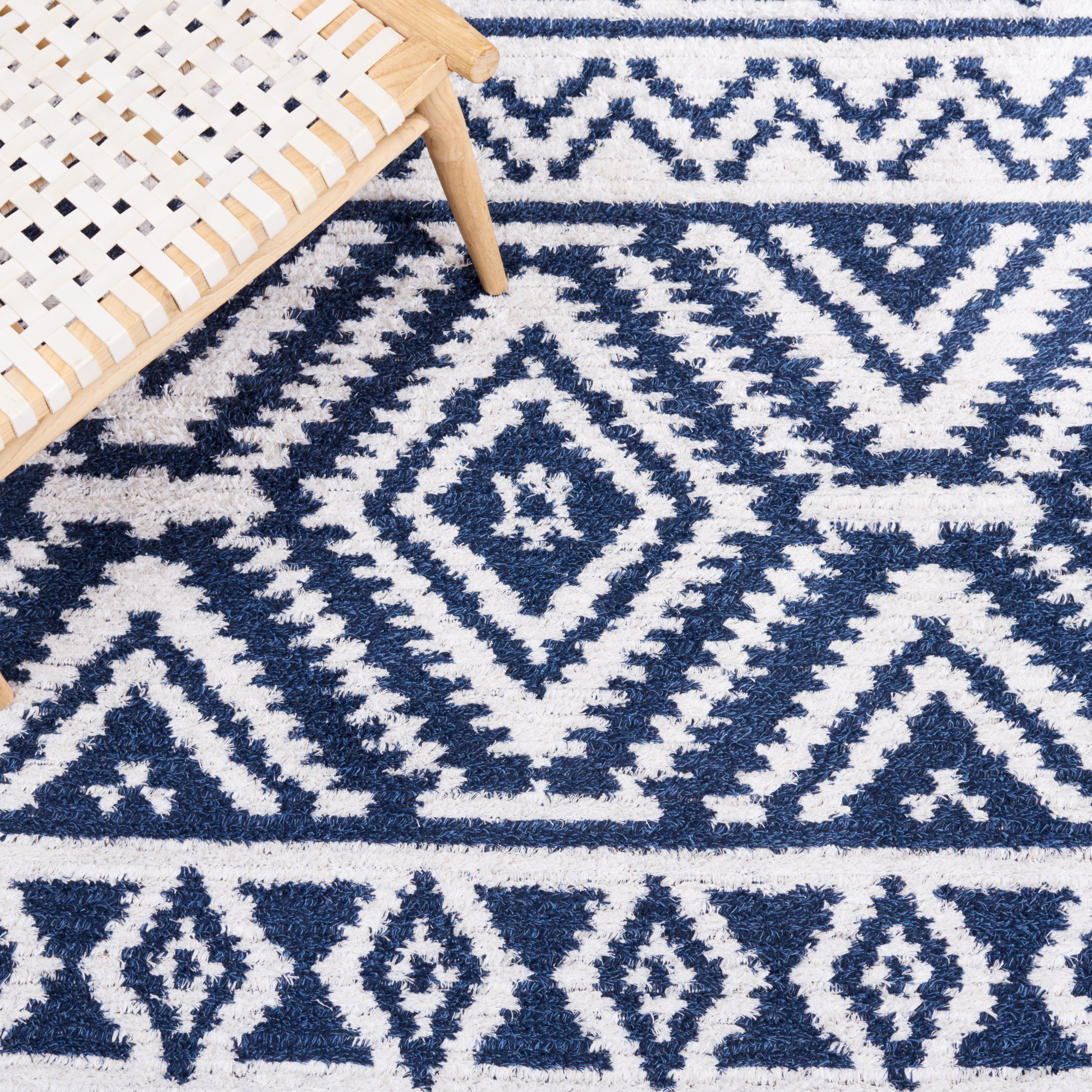 Safavieh Augustine 849 Rug, AGT849 - Navy / Ivory