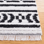 Safavieh Augustine 849 Rug, AGT849 - Black / Ivory
